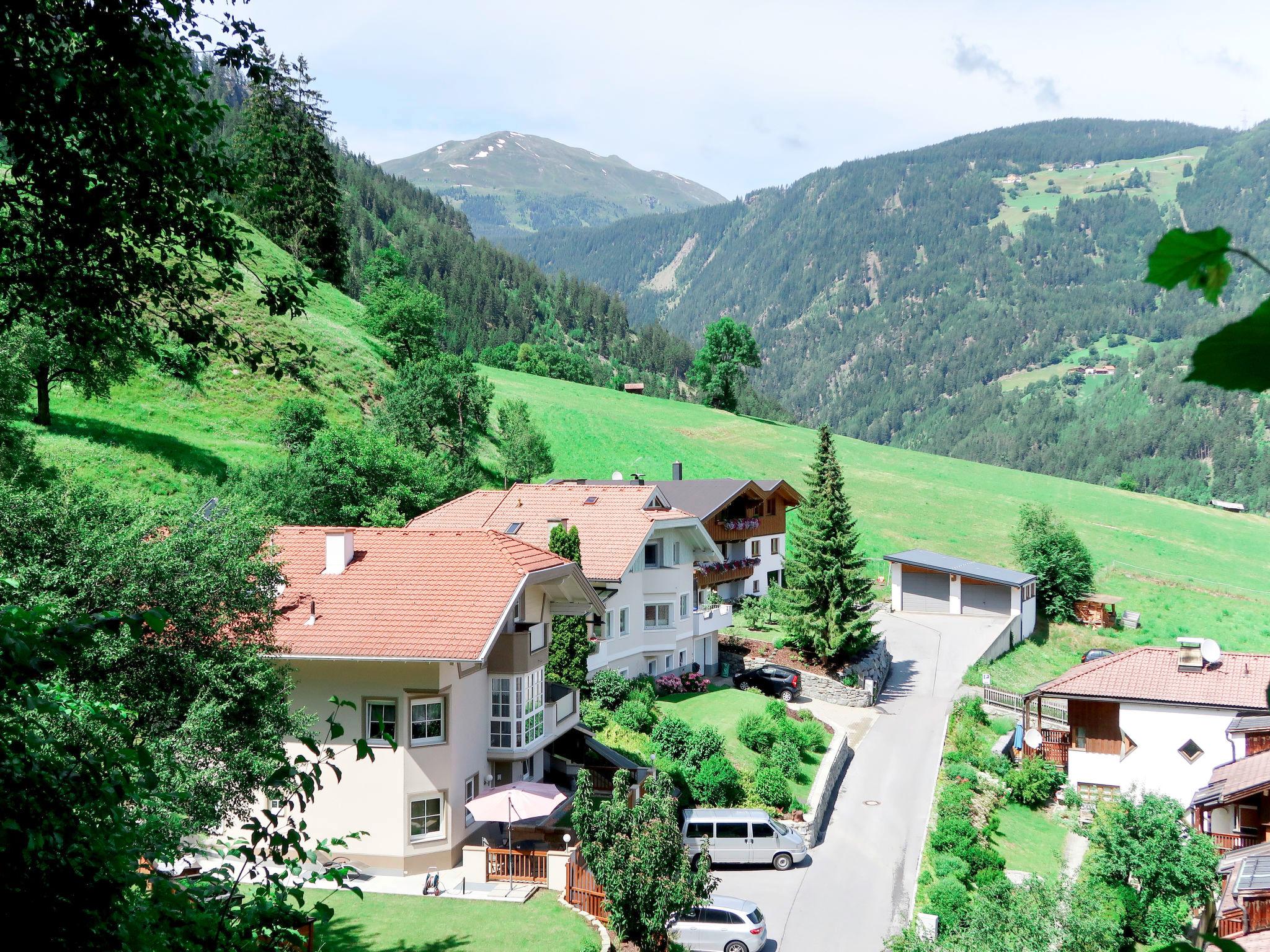 Photo 2 - Appartement de 2 chambres à Prutz avec terrasse et vues sur la montagne