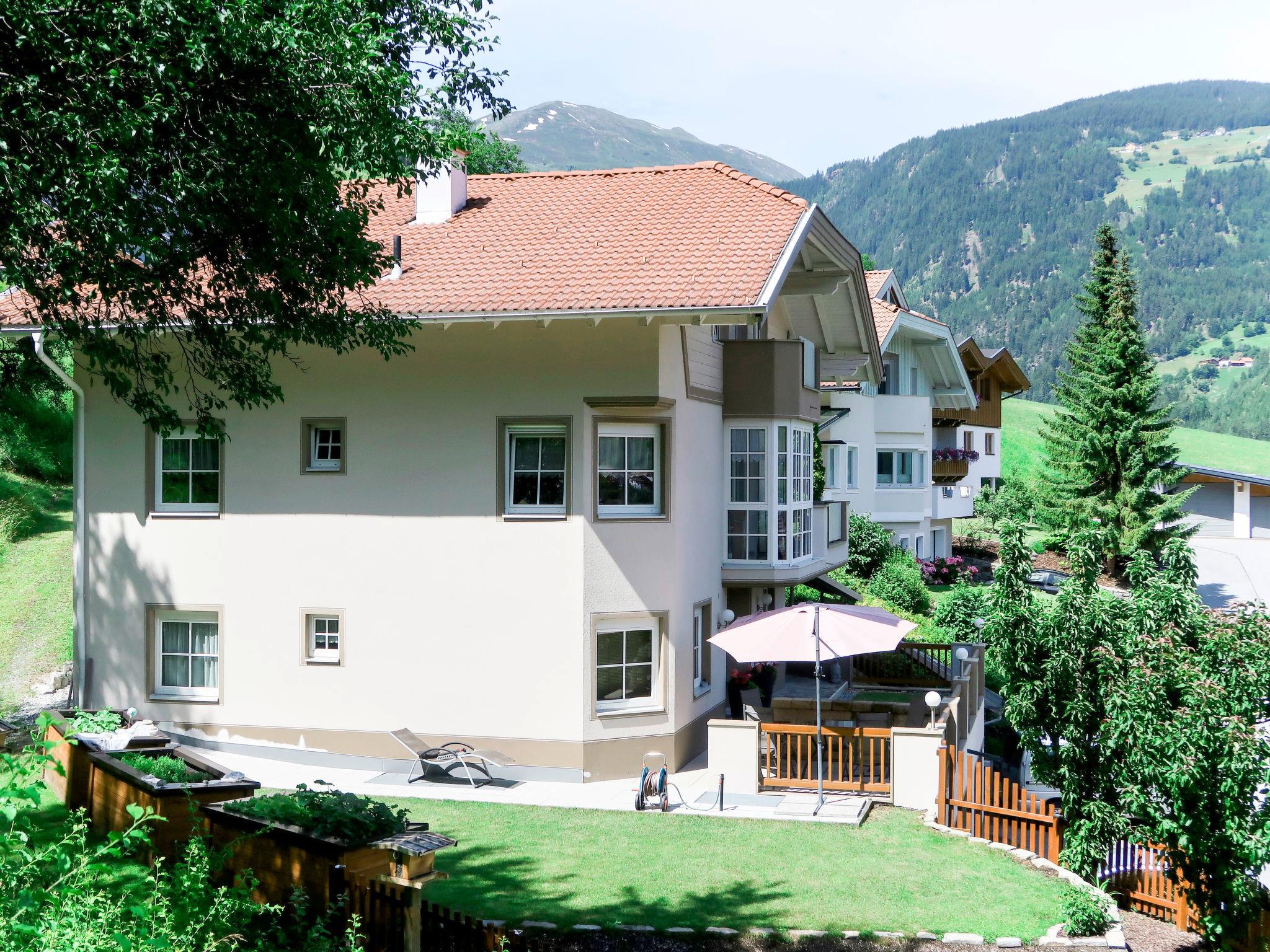 Foto 1 - Apartamento de 2 quartos em Prutz com terraço e vista para a montanha