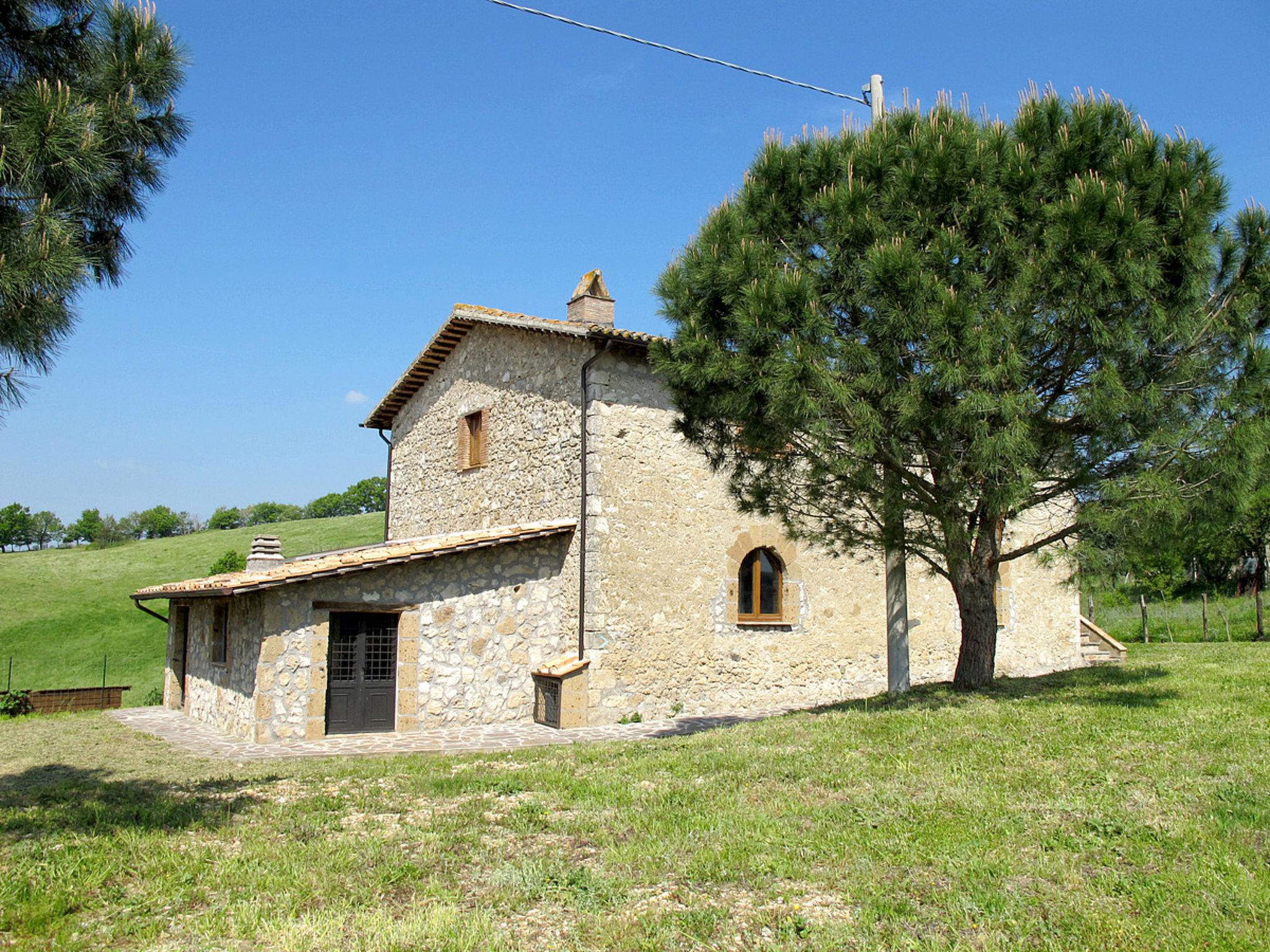 Foto 1 - Casa de 5 quartos em Bagnoregio com piscina e jardim