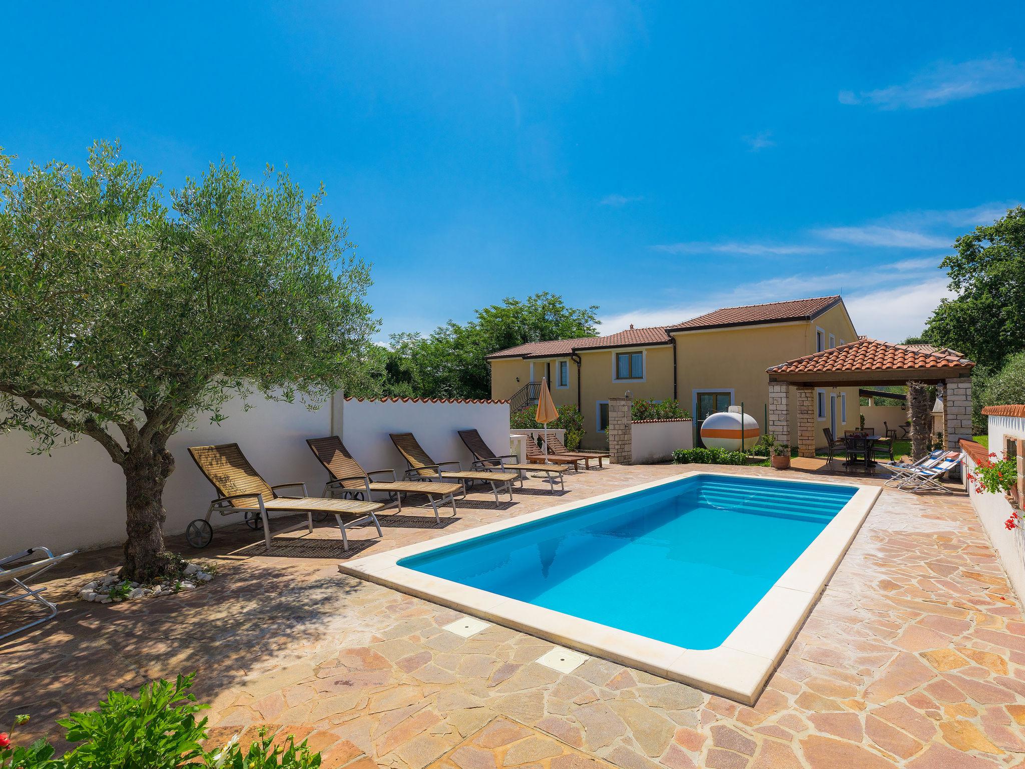 Photo 5 - Maison de 4 chambres à Umag avec piscine et vues à la mer