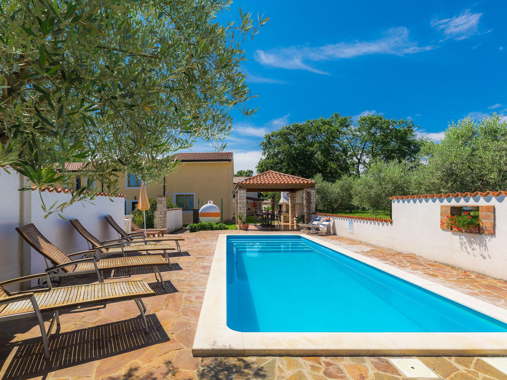 Photo 6 - Appartement de 1 chambre à Umag avec piscine et jardin