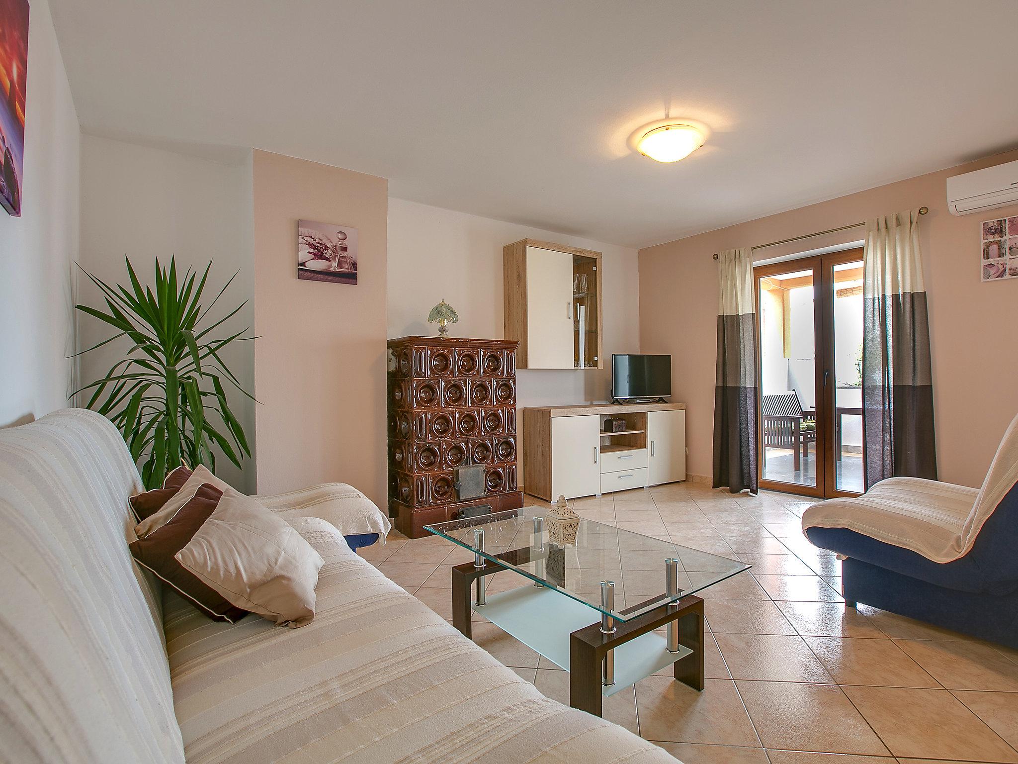 Foto 2 - Apartment mit 2 Schlafzimmern in Pula mit terrasse