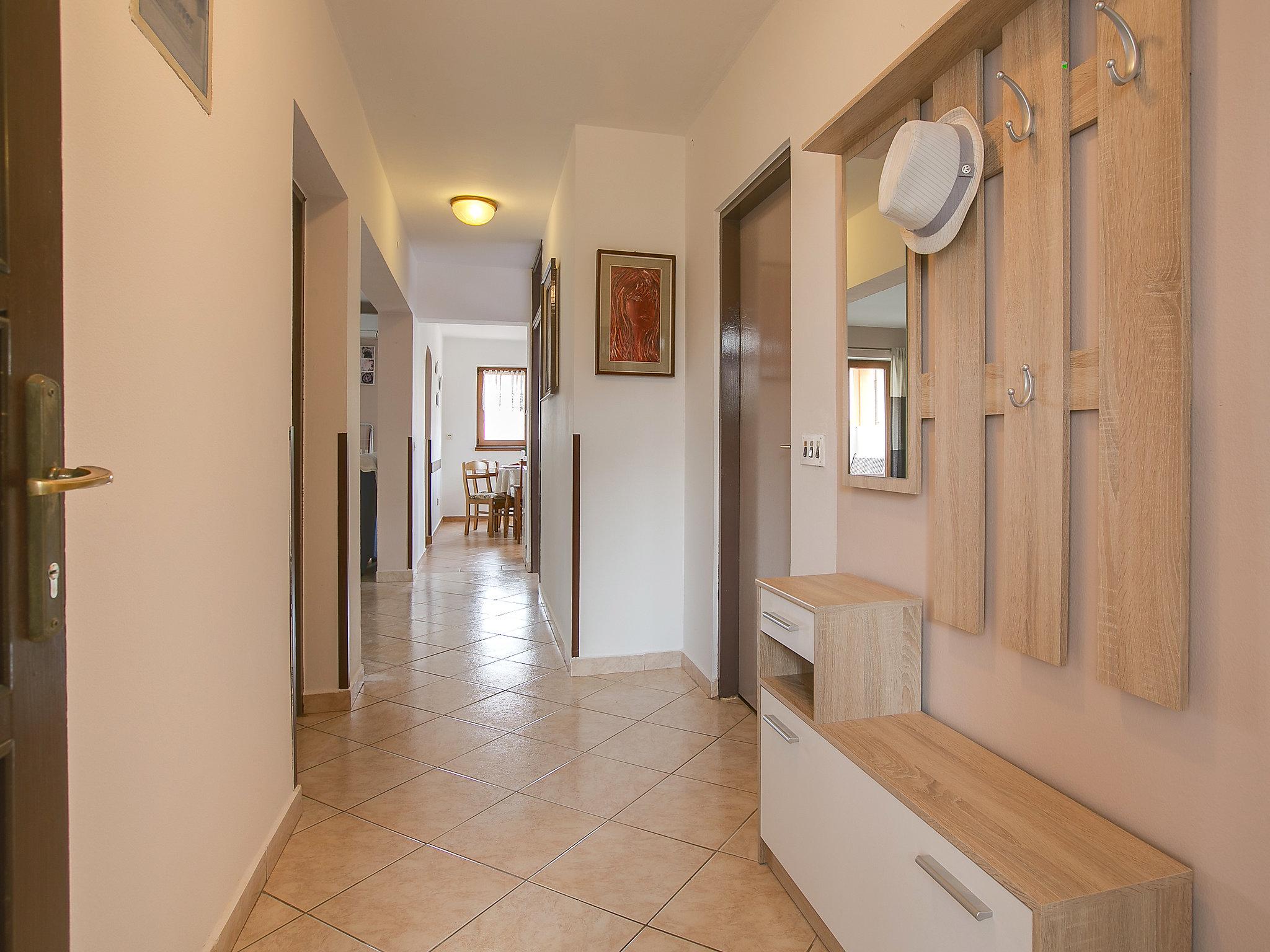 Photo 13 - 2 bedroom Apartment in Pula with garden and terrace