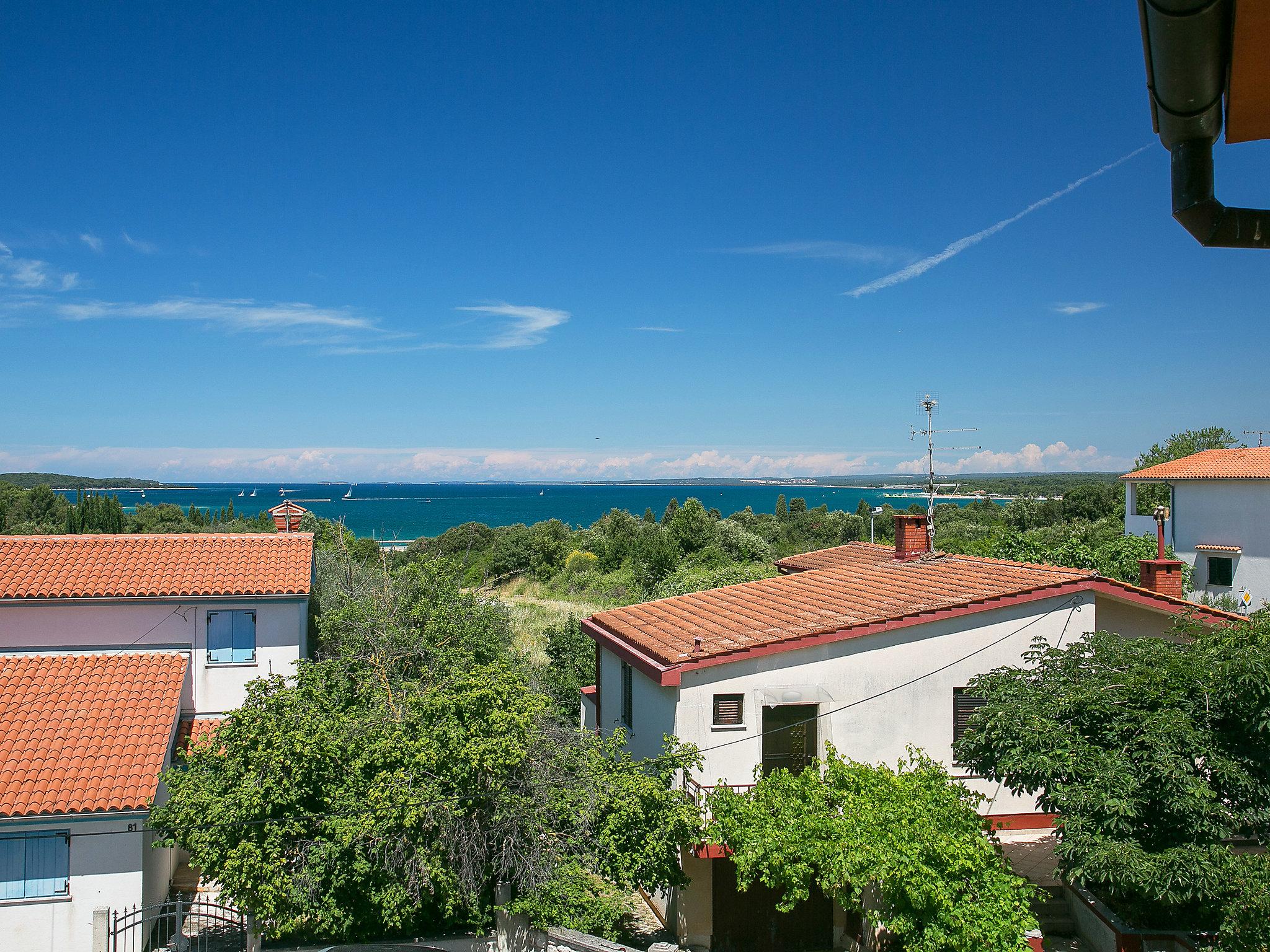 Foto 3 - Appartamento con 2 camere da letto a Pola con giardino e terrazza