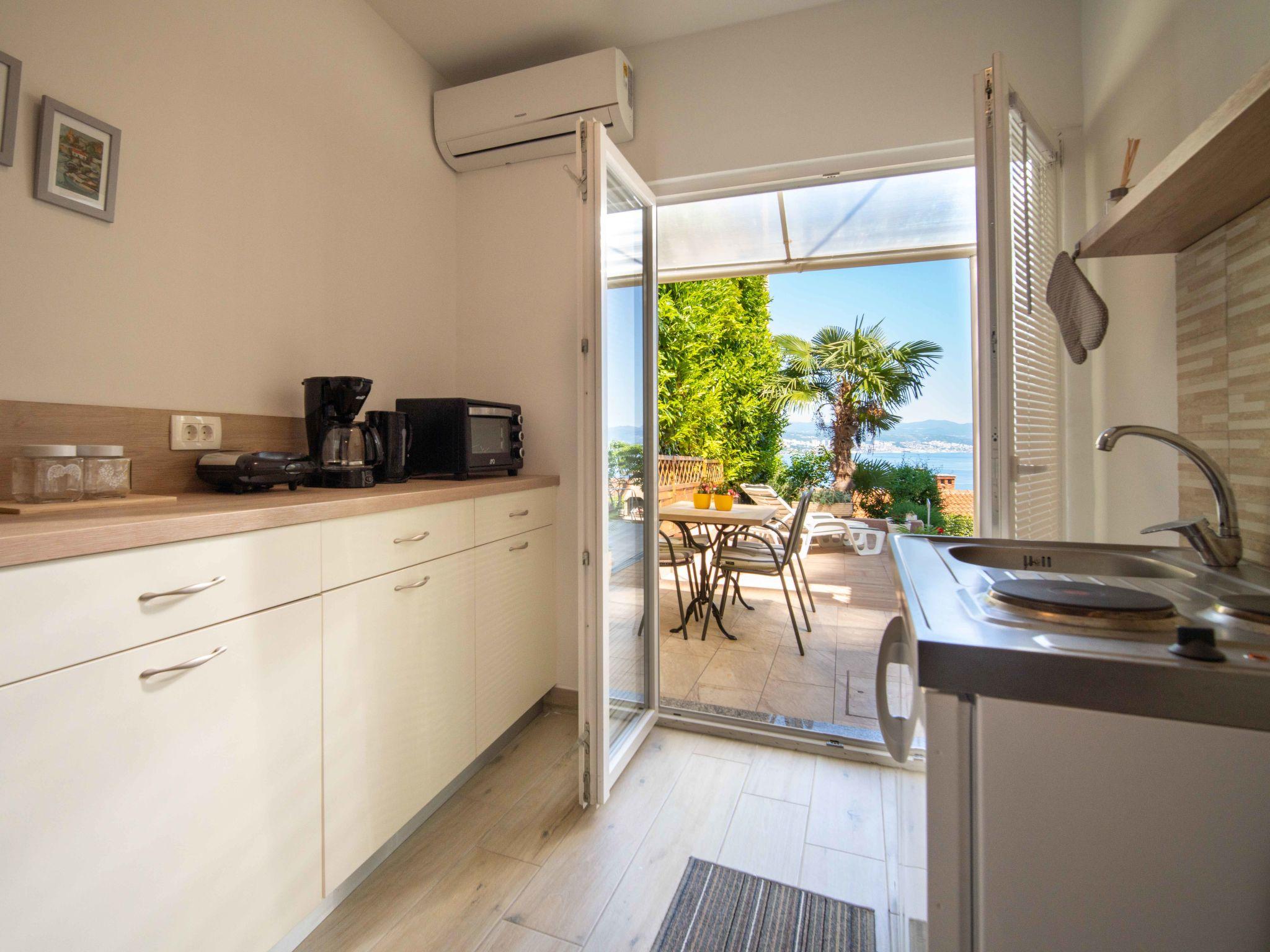 Foto 2 - Casa de 1 habitación en Opatija con terraza y vistas al mar