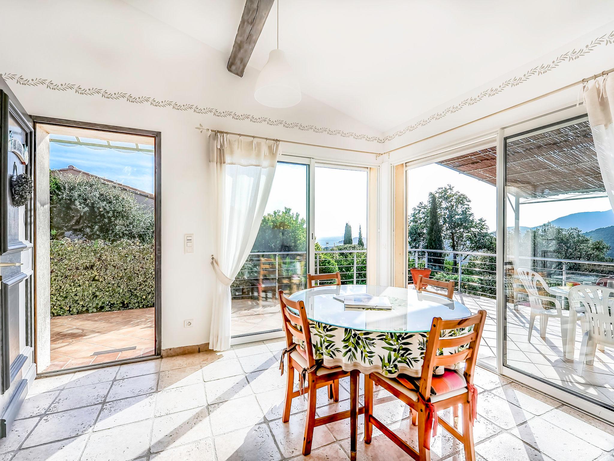 Photo 5 - Maison de 2 chambres à La Croix-Valmer avec terrasse et vues à la mer