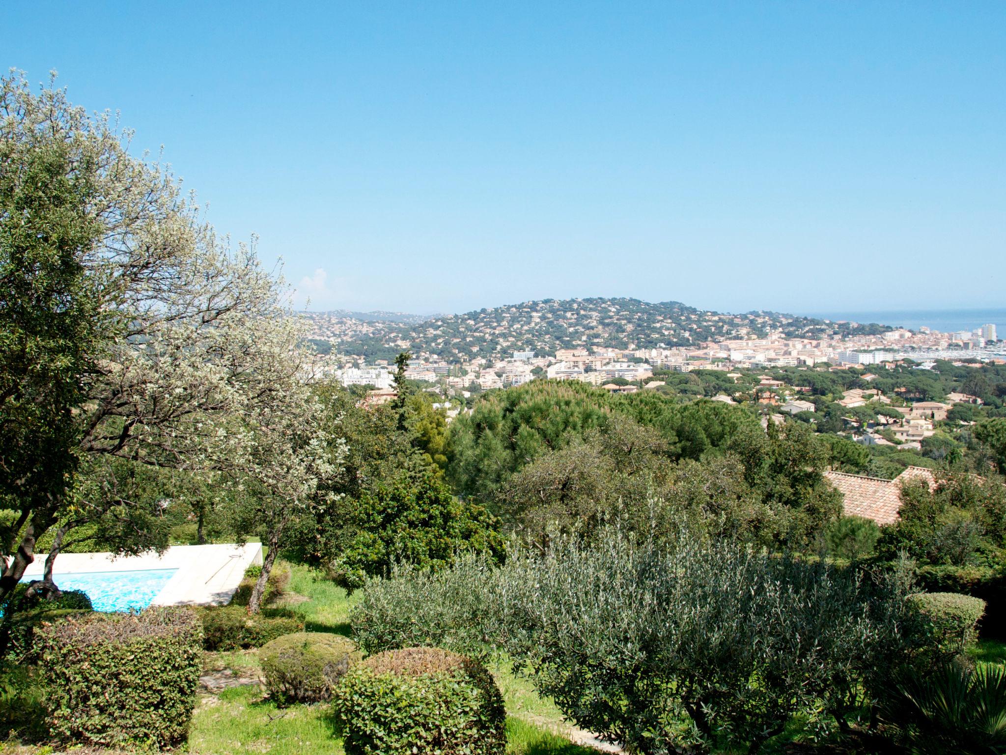 Foto 34 - Casa con 6 camere da letto a Sainte-Maxime con piscina privata e vista mare