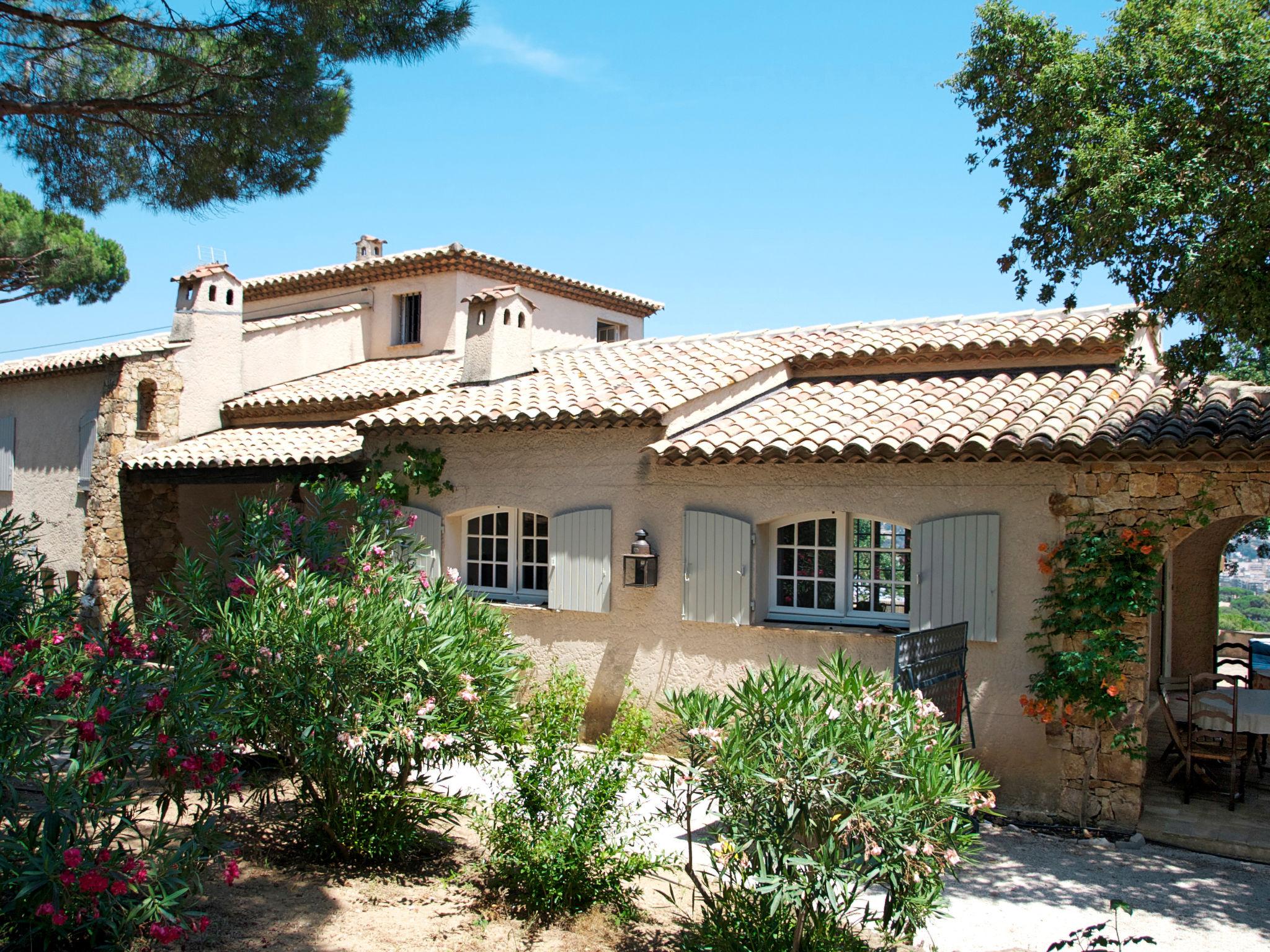 Foto 3 - Casa de 6 quartos em Sainte-Maxime com piscina privada e vistas do mar