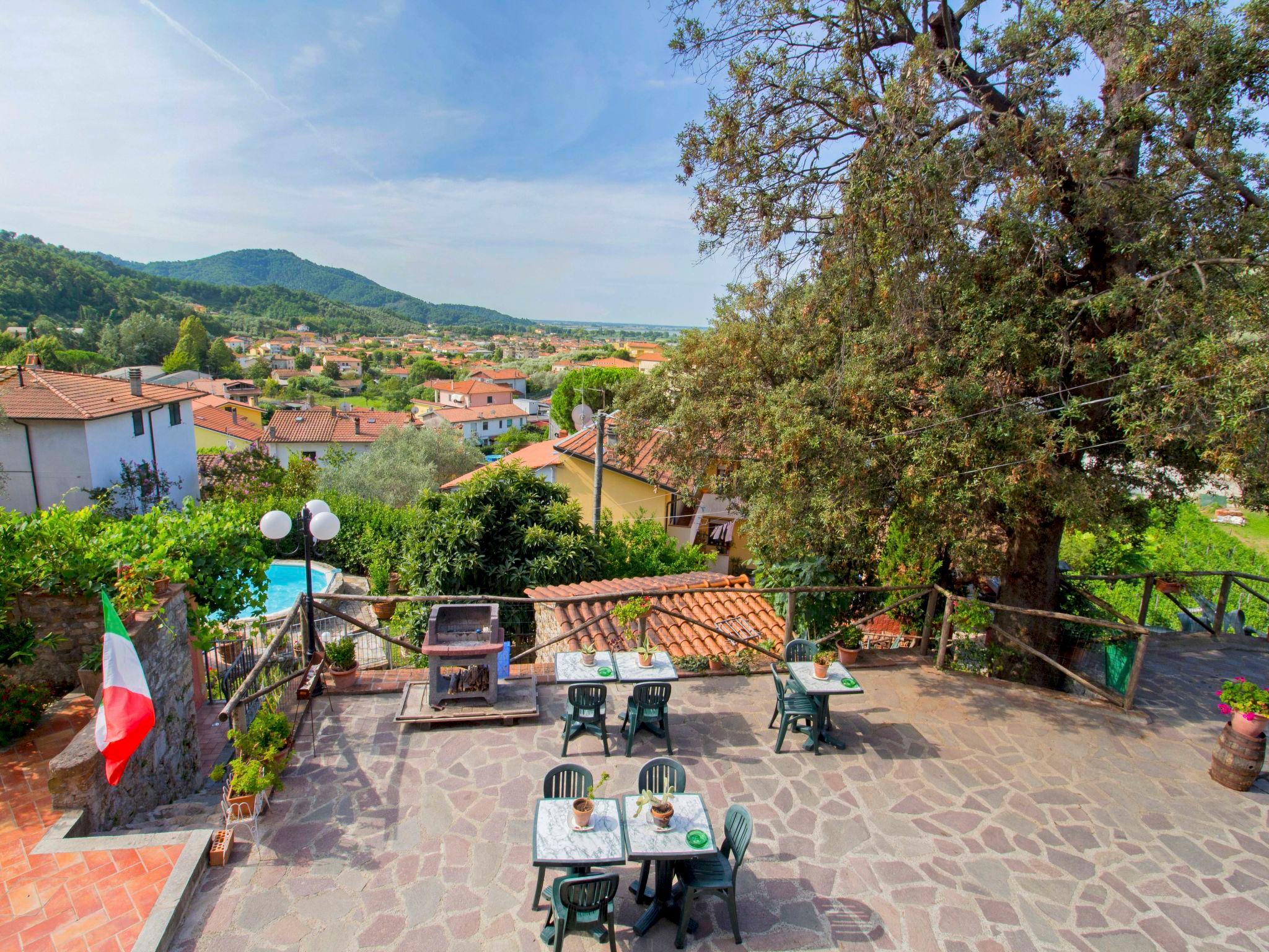 Foto 4 - Casa con 5 camere da letto a Massarosa con piscina e vista mare