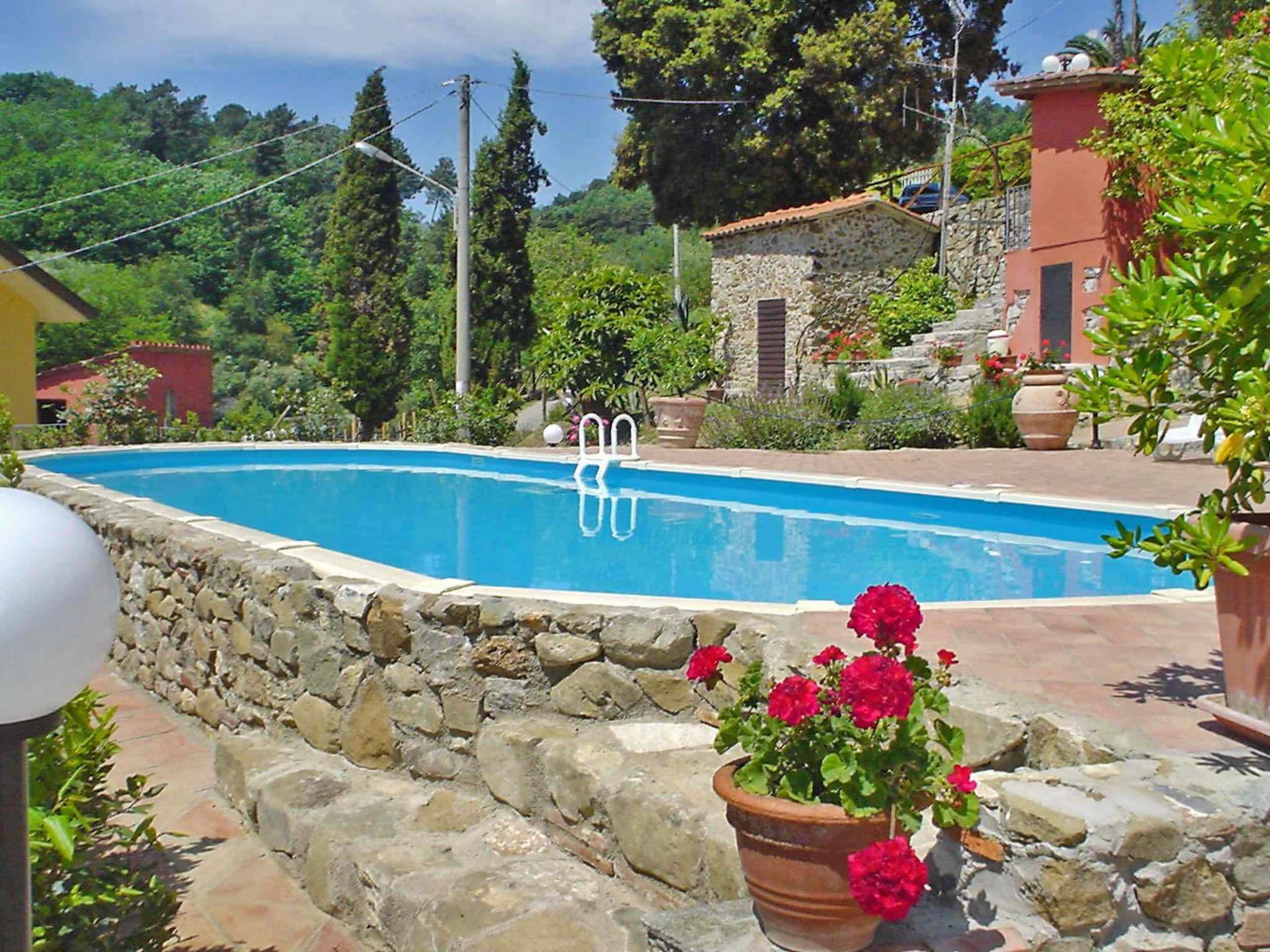 Foto 2 - Apartamento de 2 quartos em Massarosa com piscina e vistas do mar