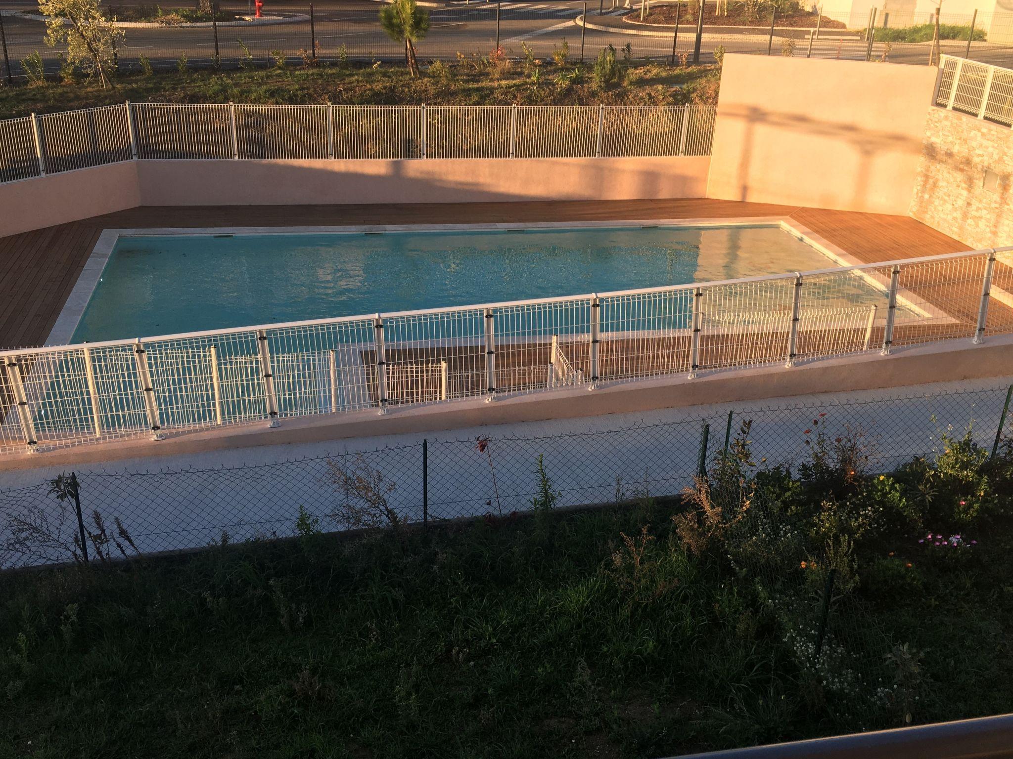 Foto 14 - Appartamento con 1 camera da letto a Bormes-les-Mimosas con piscina e vista mare