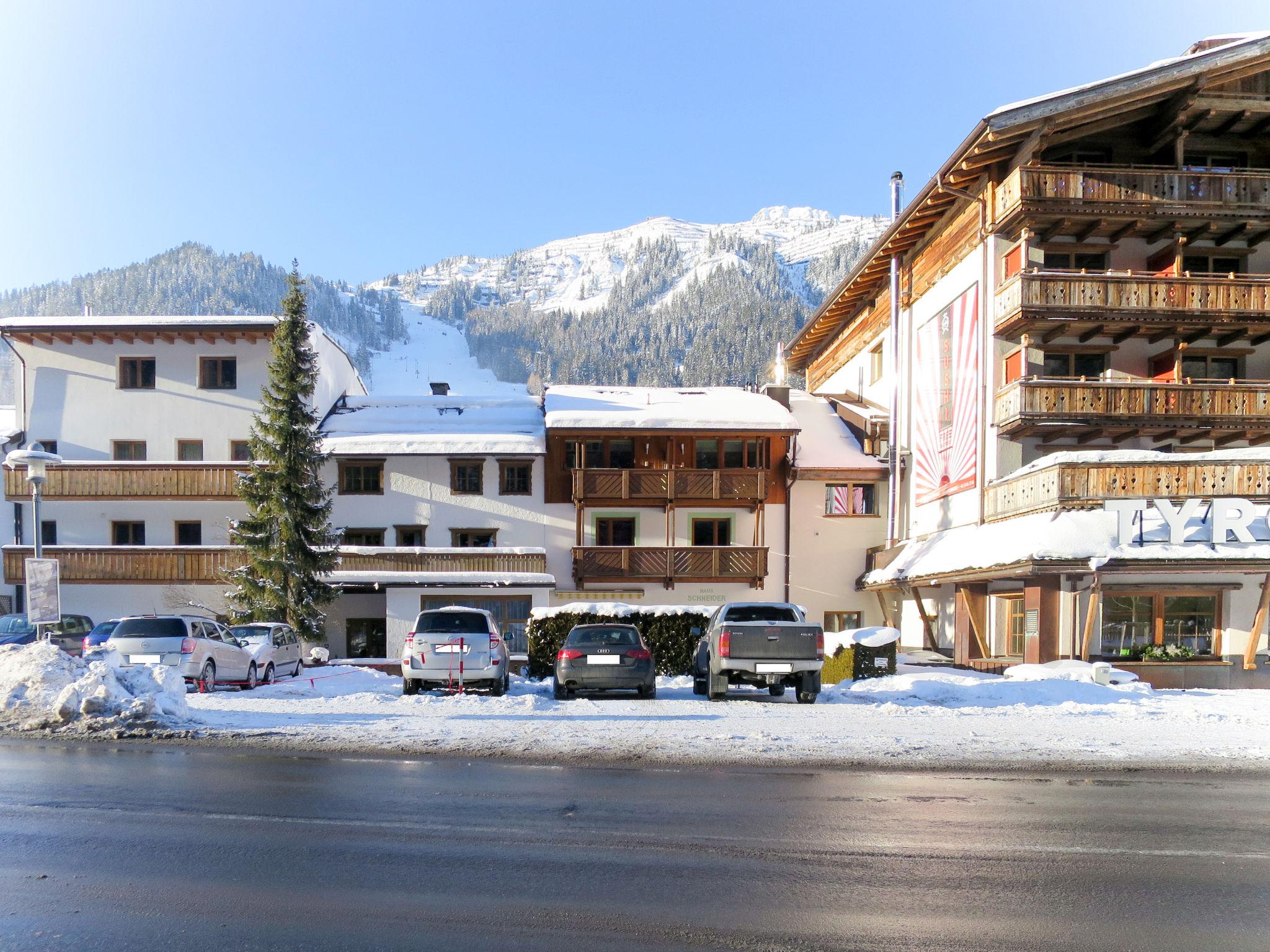 Foto 18 - Appartamento con 2 camere da letto a Sankt Anton am Arlberg con vista sulle montagne