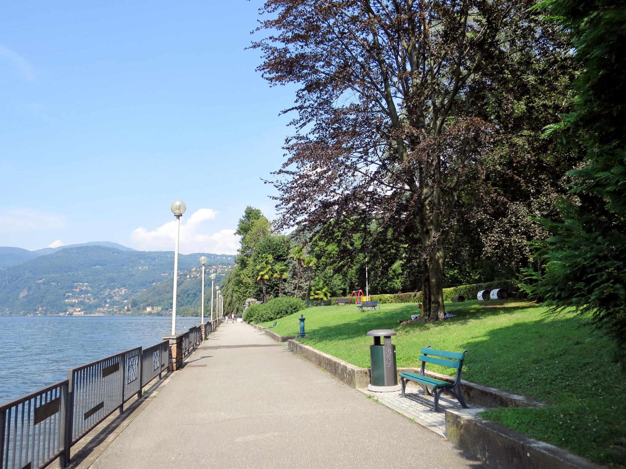 Photo 20 - Appartement de 2 chambres à Luino avec piscine et vues sur la montagne