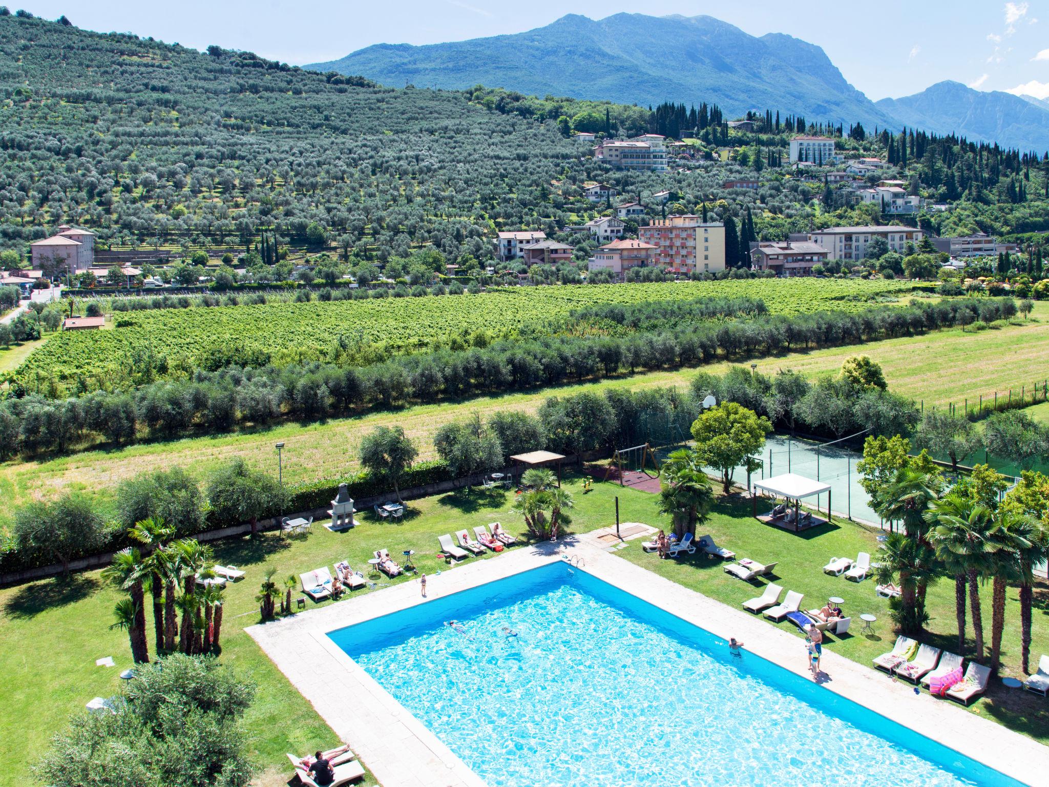 Photo 8 - Appartement de 2 chambres à Riva del Garda avec piscine et vues sur la montagne