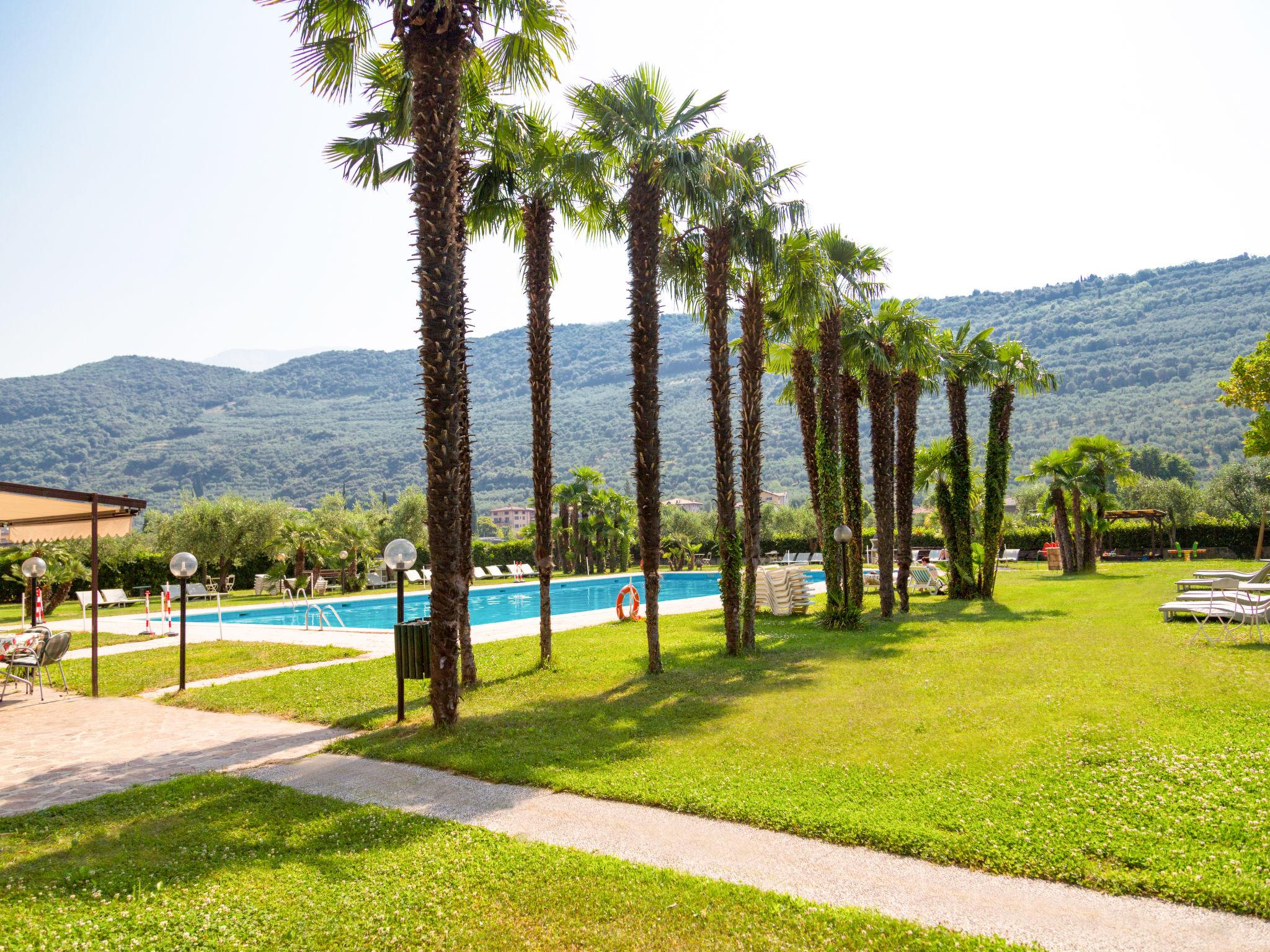 Foto 13 - Apartamento de 2 habitaciones en Riva del Garda con piscina y vistas a la montaña