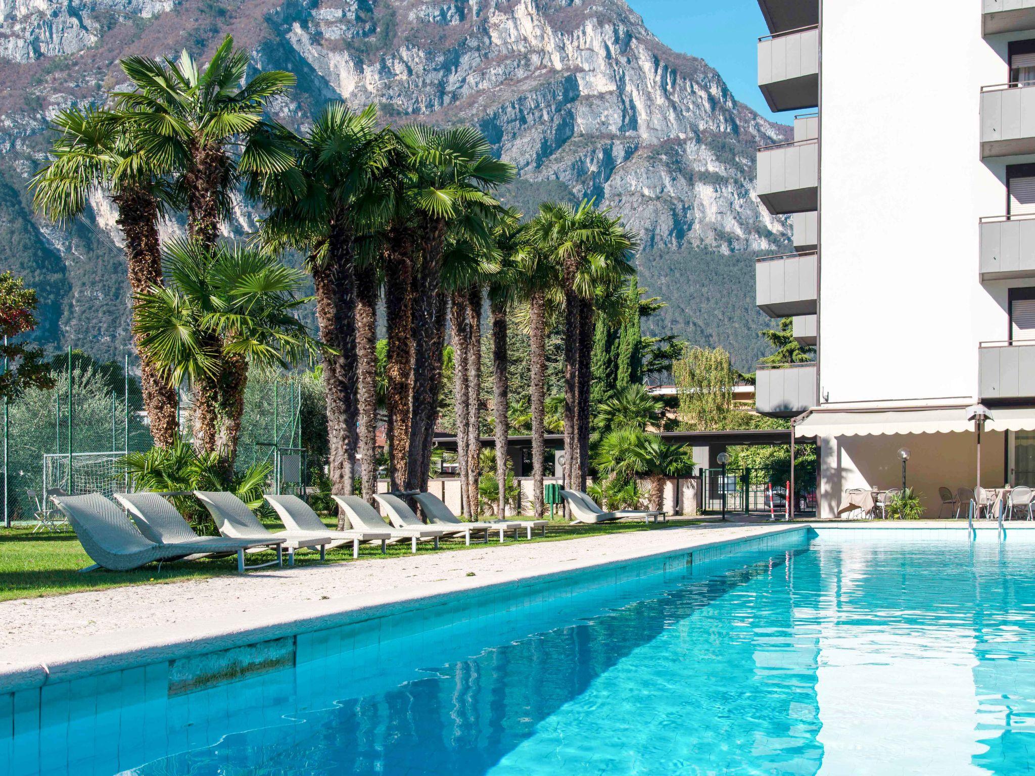 Foto 6 - Apartamento de 2 habitaciones en Riva del Garda con piscina y jardín