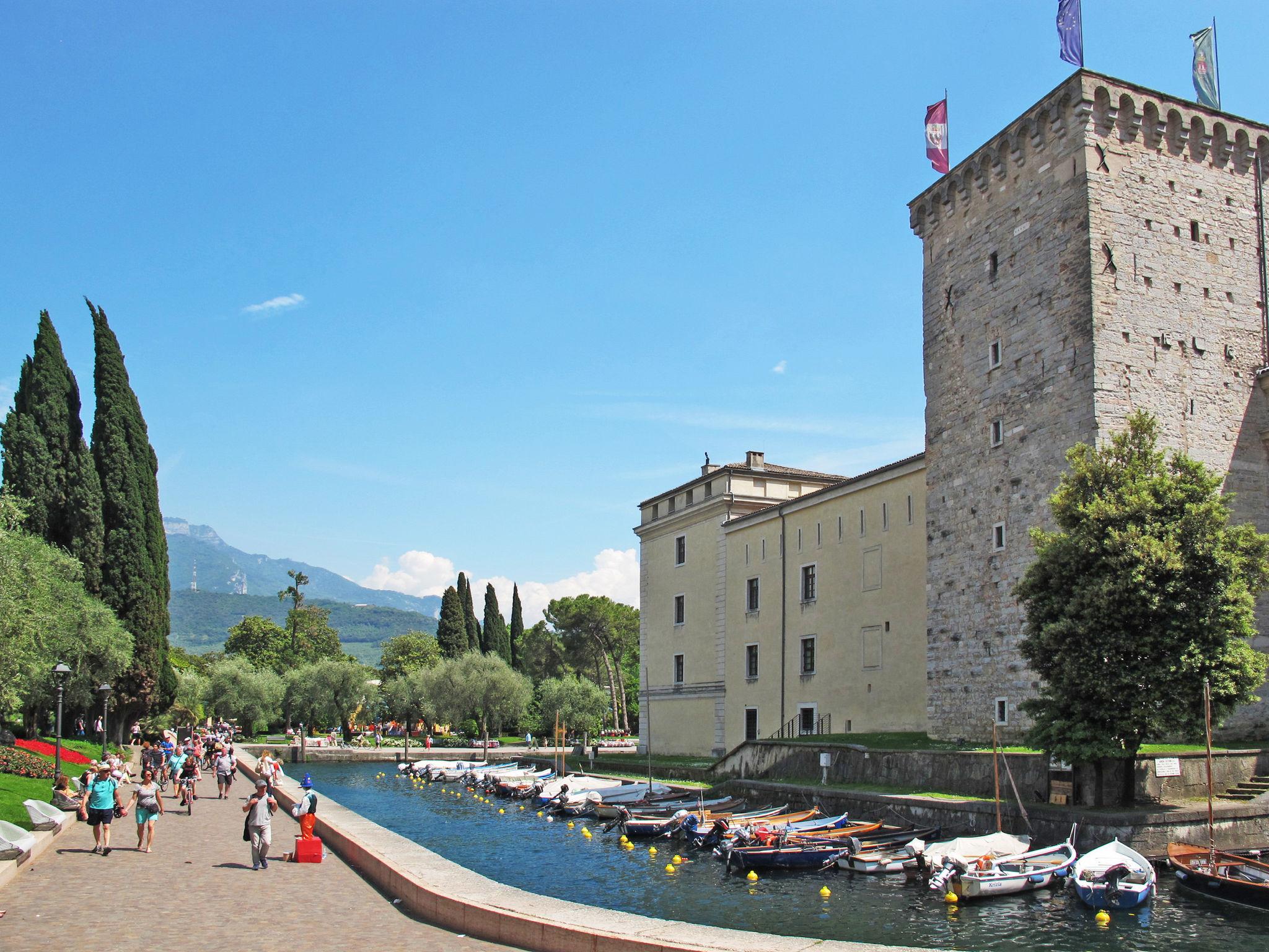 Foto 26 - Appartamento con 2 camere da letto a Riva del Garda con piscina e giardino