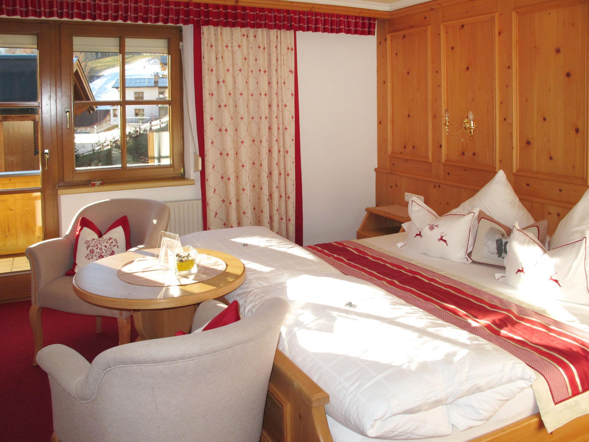 Foto 21 - Appartamento con 6 camere da letto a Kappl con vista sulle montagne