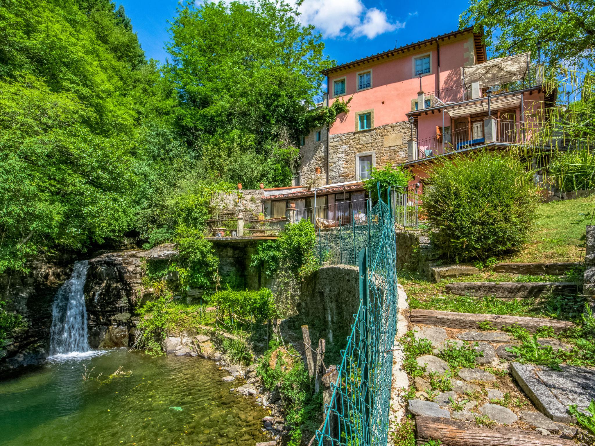 Foto 1 - Apartamento de 1 quarto em Loro Ciuffenna com piscina e jardim