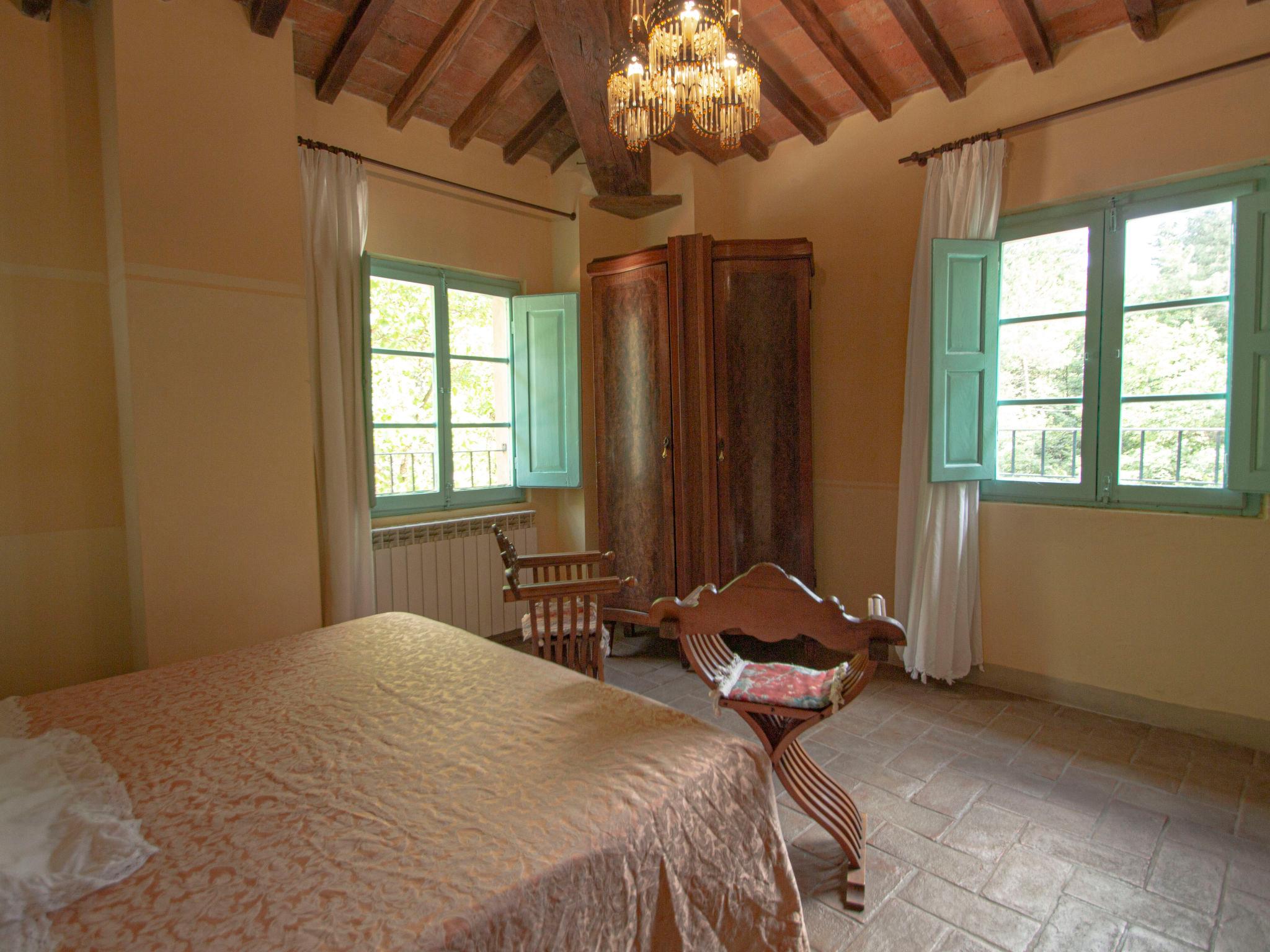 Foto 19 - Haus mit 5 Schlafzimmern in Loro Ciuffenna mit privater pool und garten