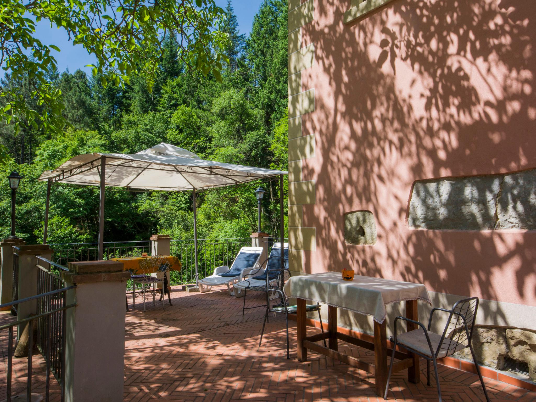 Photo 11 - Appartement de 1 chambre à Loro Ciuffenna avec piscine et jardin