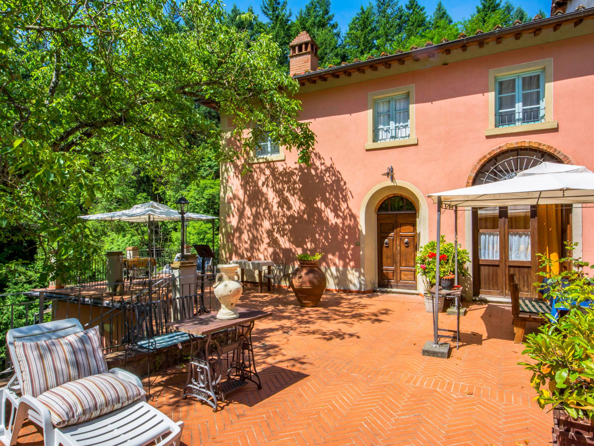 Foto 1 - Casa de 5 habitaciones en Loro Ciuffenna con piscina privada y jardín