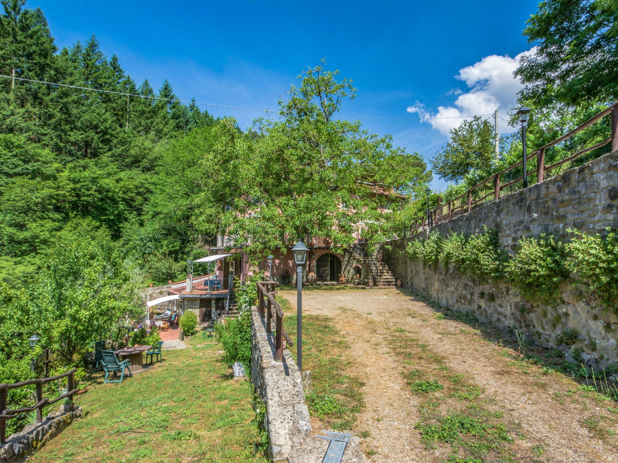 Foto 17 - Appartamento con 1 camera da letto a Loro Ciuffenna con piscina e giardino