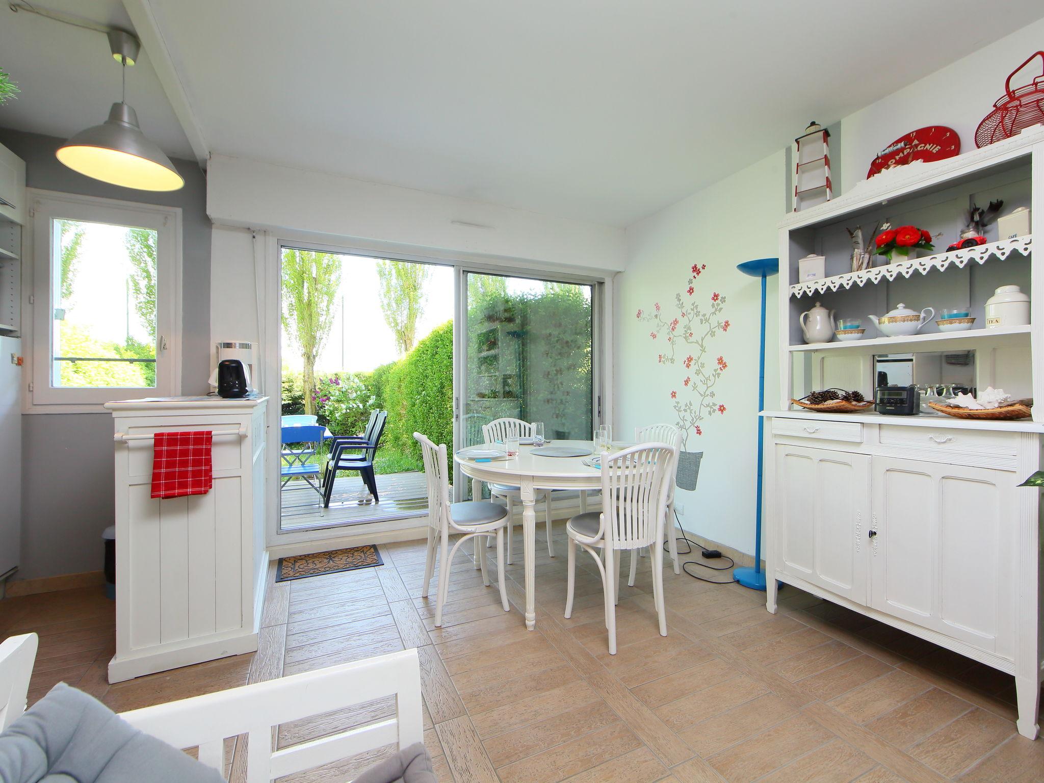 Foto 8 - Apartamento de 1 habitación en Cabourg con terraza y vistas al mar