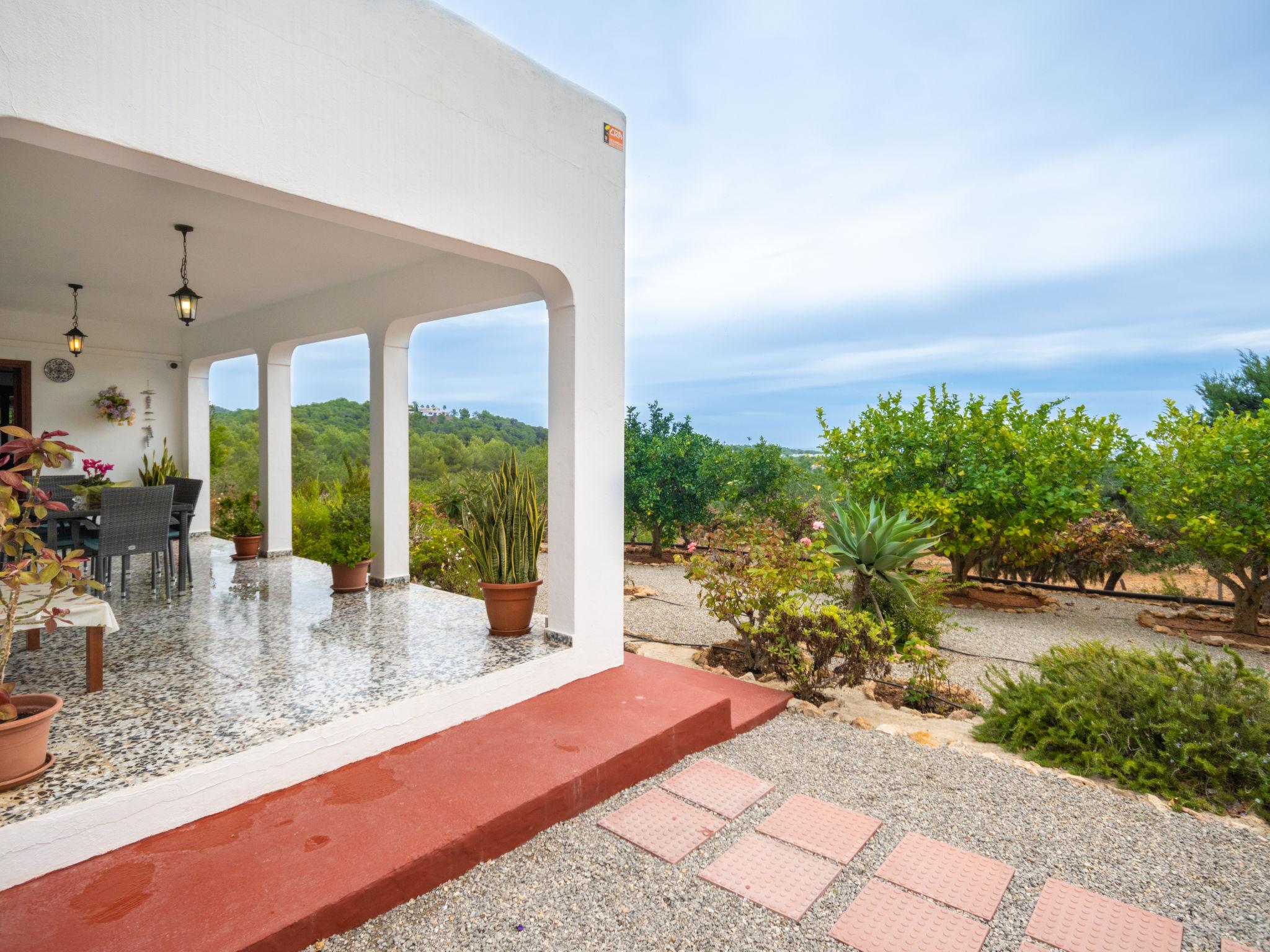 Photo 2 - Maison de 3 chambres à Santa Eulària des Riu avec piscine privée et vues à la mer