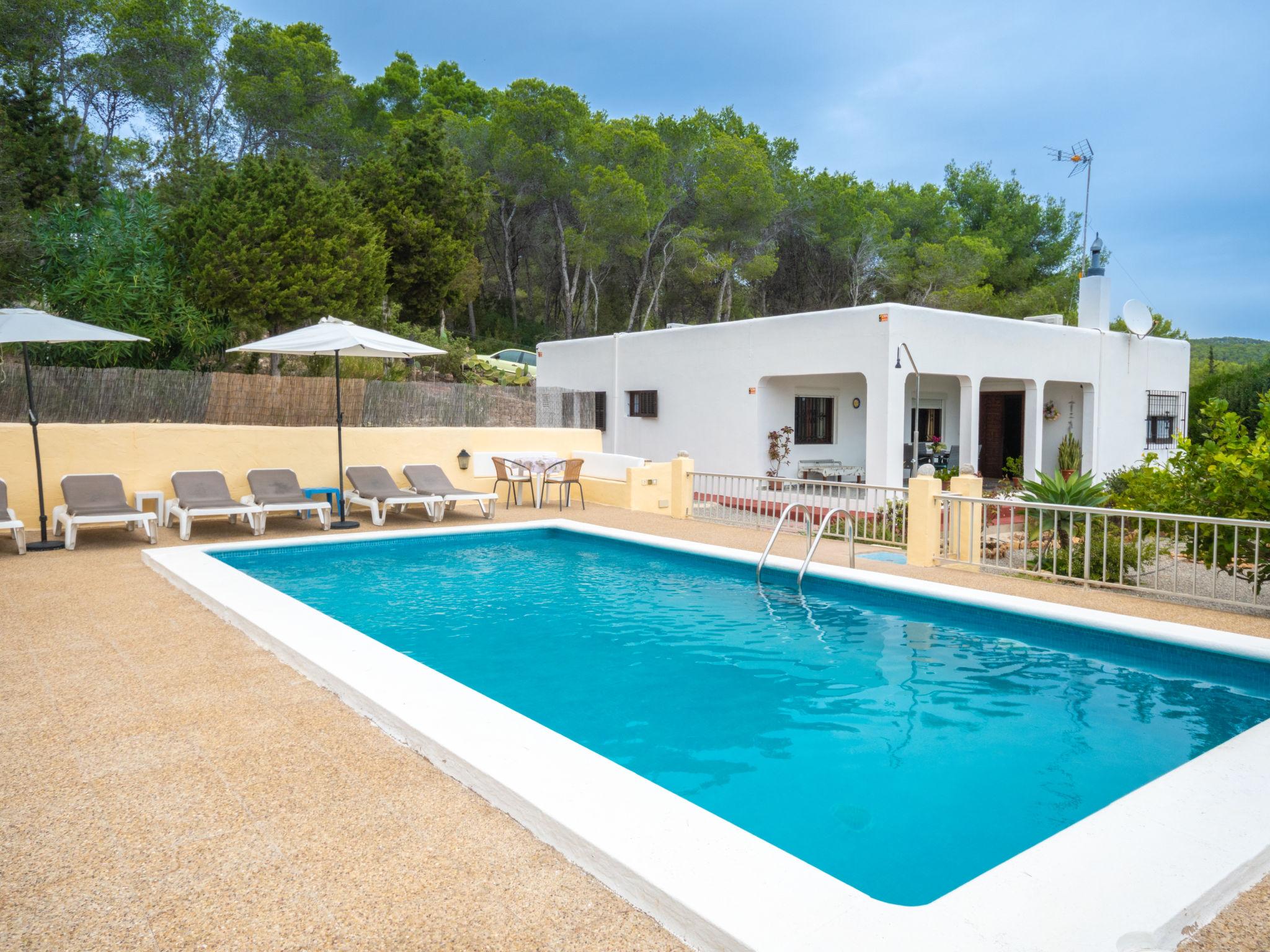 Foto 1 - Casa de 3 habitaciones en Santa Eulària des Riu con piscina privada y vistas al mar