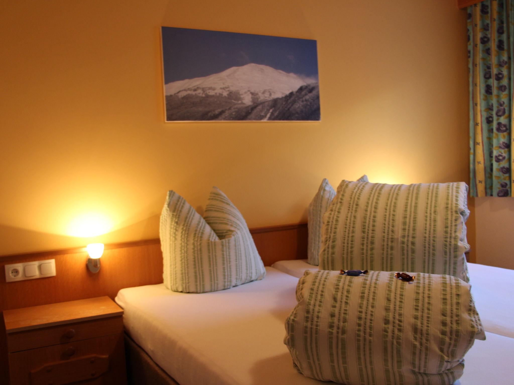 Foto 6 - Appartamento con 2 camere da letto a Prutz con terrazza e vista sulle montagne