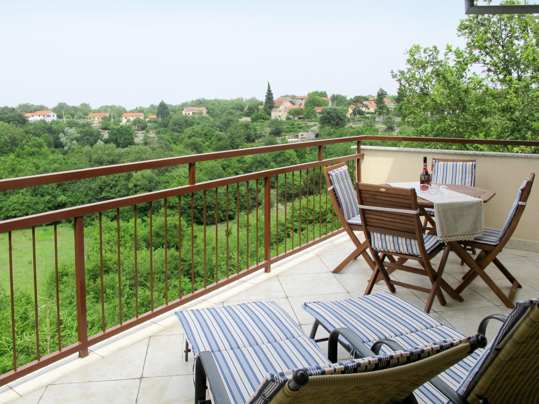 Photo 2 - 2 bedroom Apartment in Krk with garden and sea view