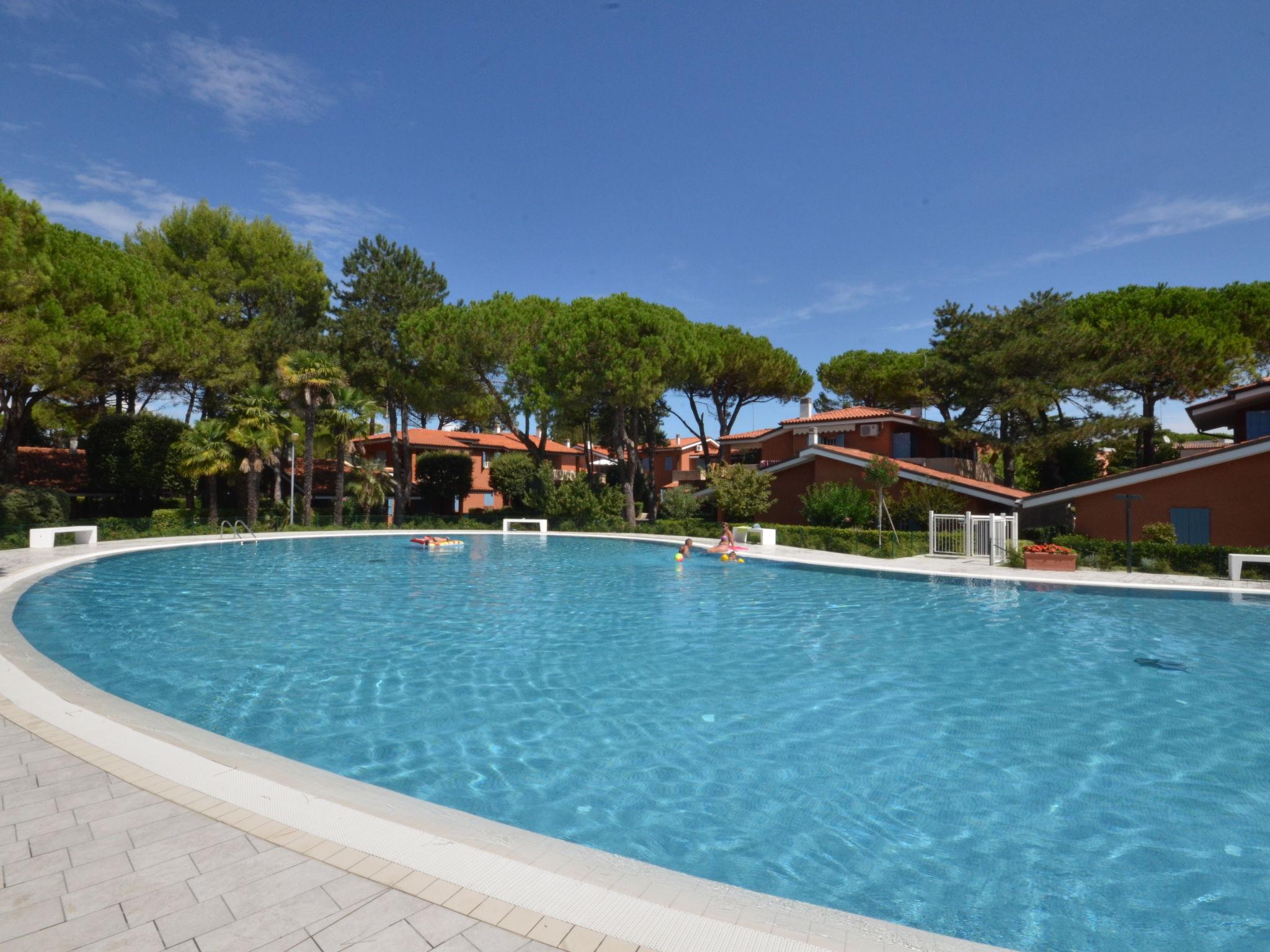 Photo 15 - Appartement de 1 chambre à San Michele al Tagliamento avec piscine et vues à la mer