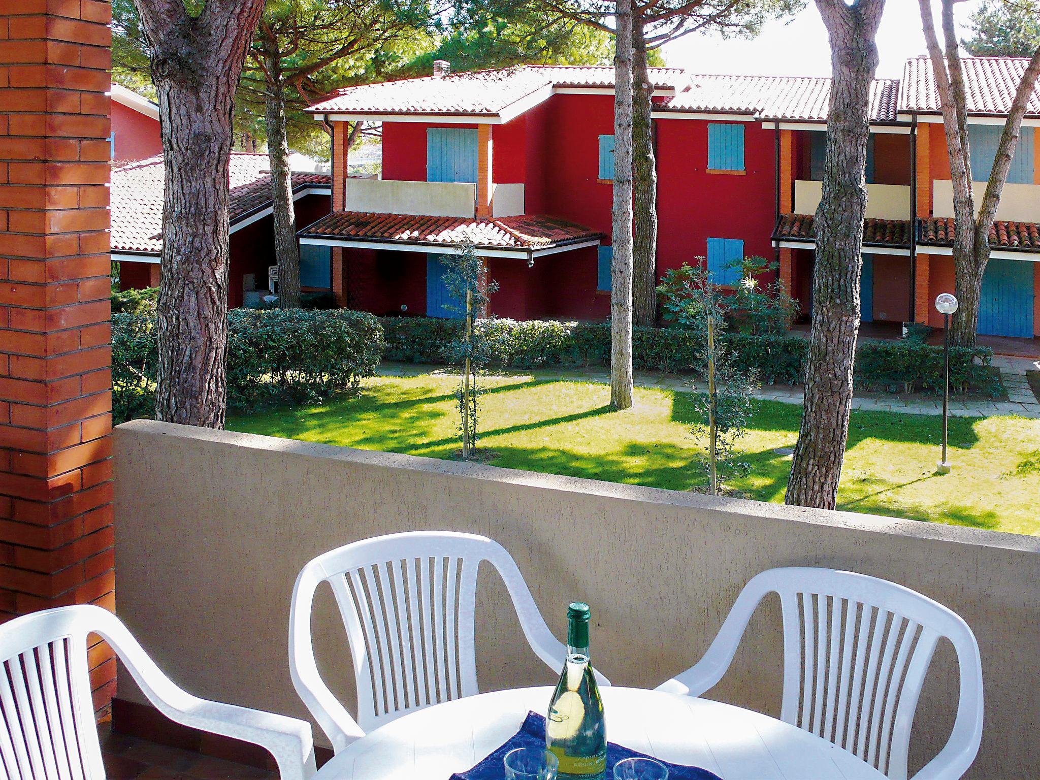 Foto 5 - Apartamento de 1 habitación en San Michele al Tagliamento con piscina y vistas al mar