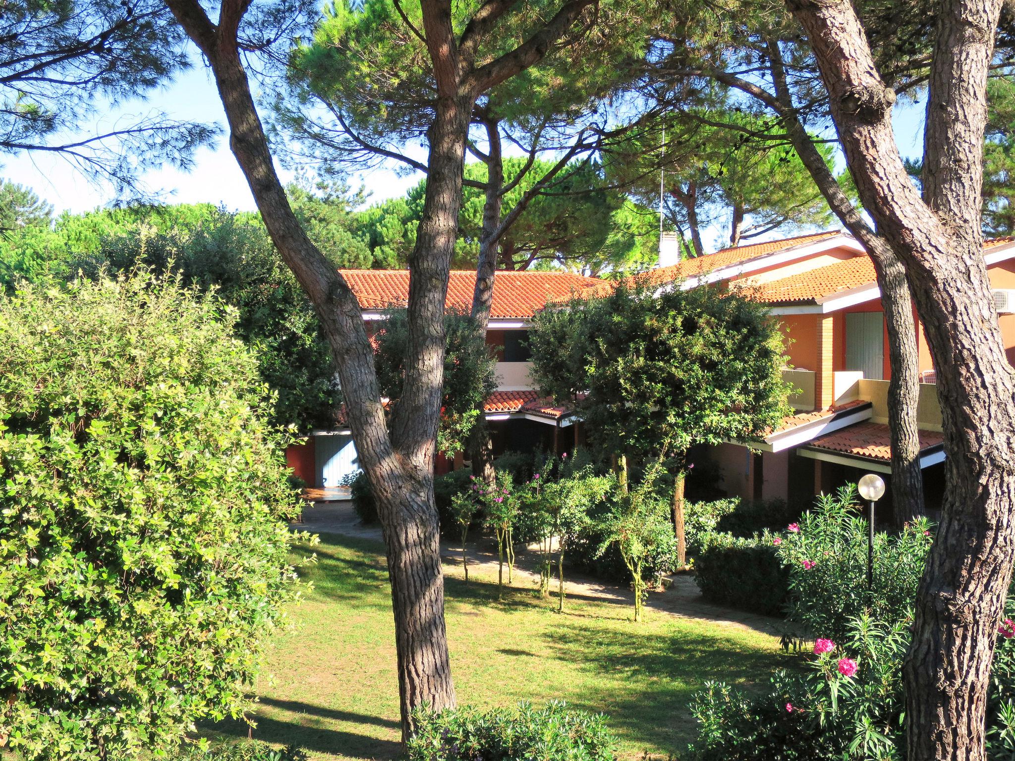 Photo 13 - Appartement de 1 chambre à San Michele al Tagliamento avec piscine et jardin