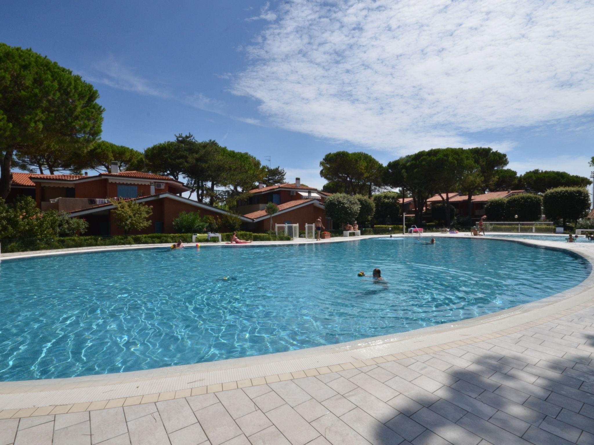 Photo 16 - Appartement de 1 chambre à San Michele al Tagliamento avec piscine et vues à la mer