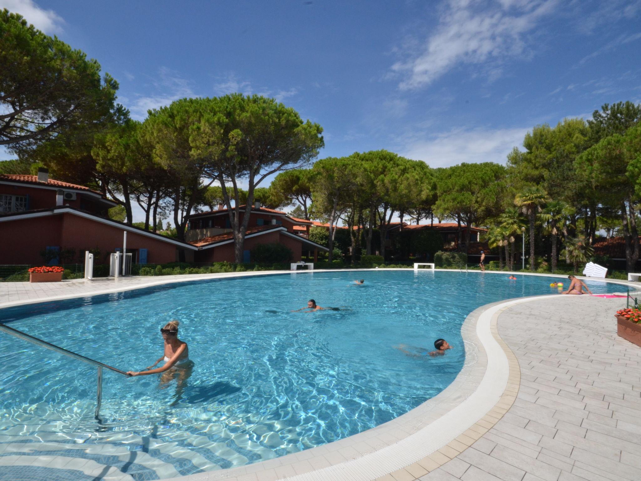 Photo 2 - Appartement de 1 chambre à San Michele al Tagliamento avec piscine et jardin