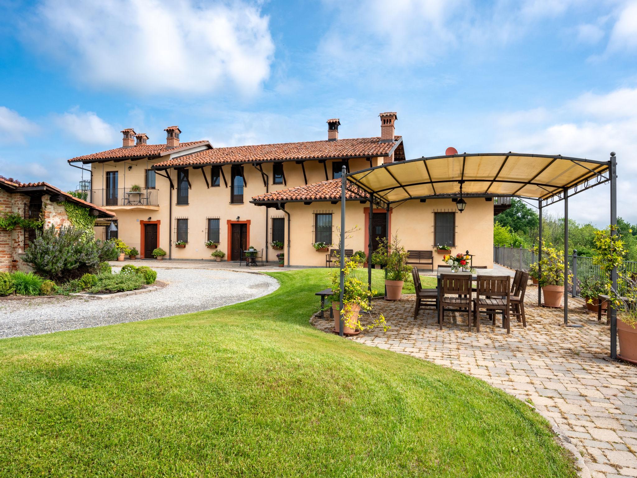 Foto 1 - Casa con 4 camere da letto a Bene Vagienna con piscina e giardino