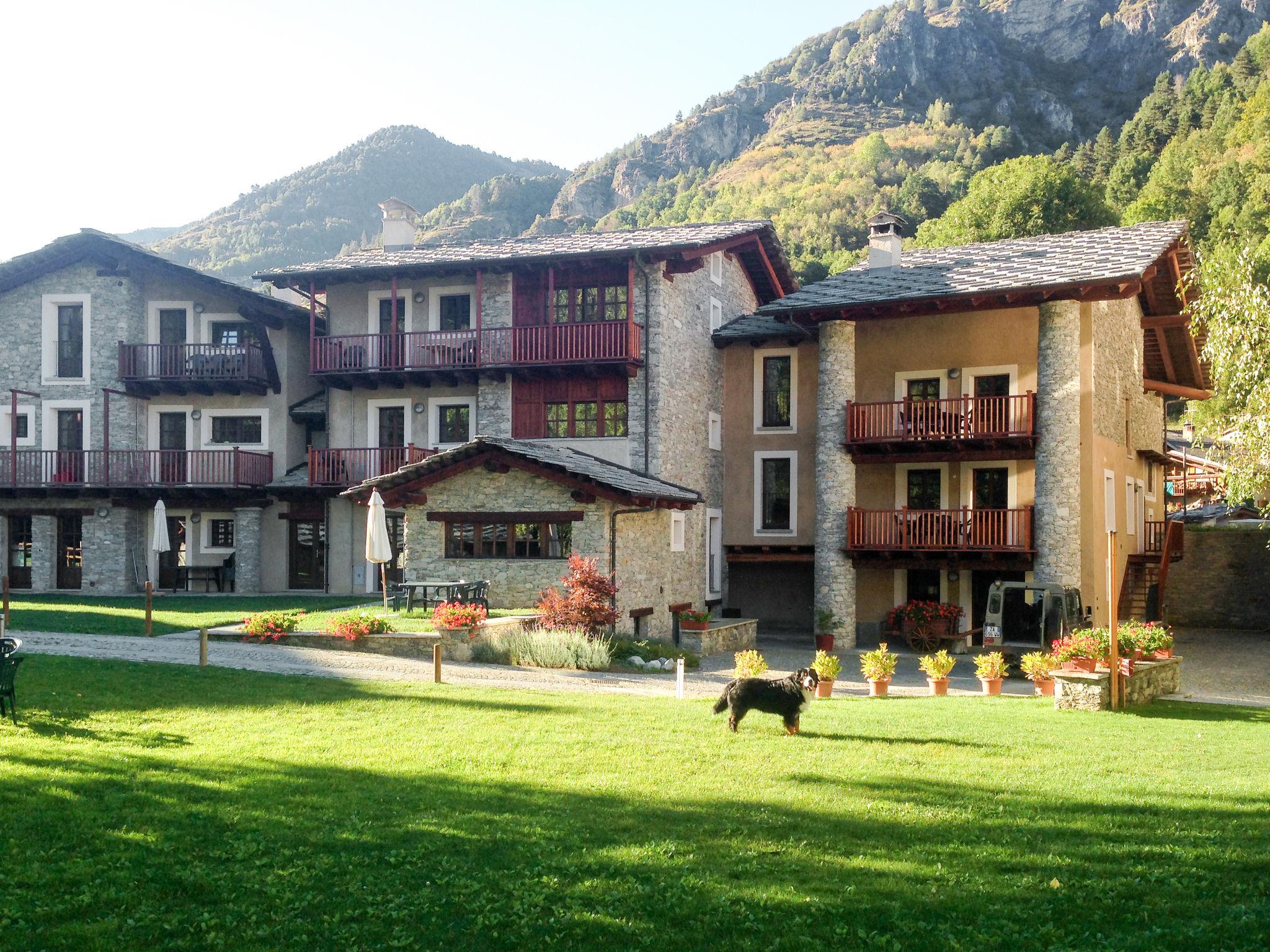 Foto 6 - Appartamento con 1 camera da letto a Sampeyre con piscina e giardino