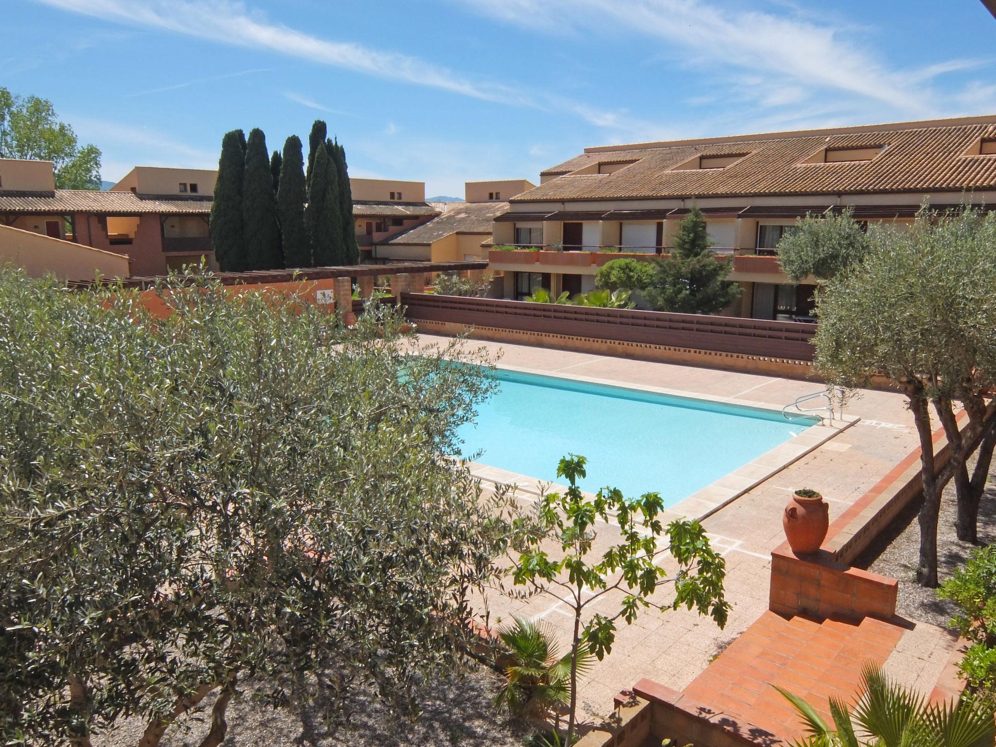 Foto 16 - Appartamento a Saint-Cyprien con piscina e vista mare