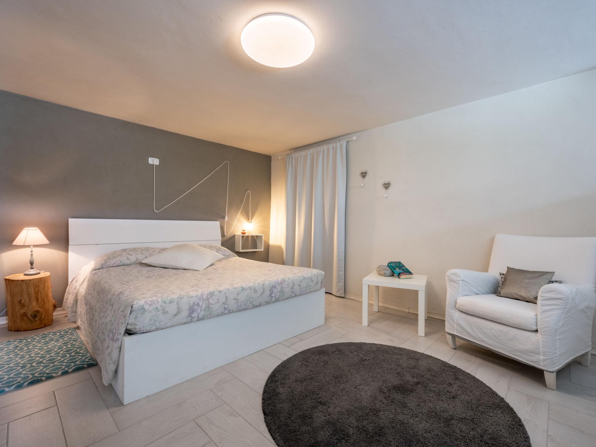 Foto 11 - Apartment mit 3 Schlafzimmern in Roatto mit garten und terrasse