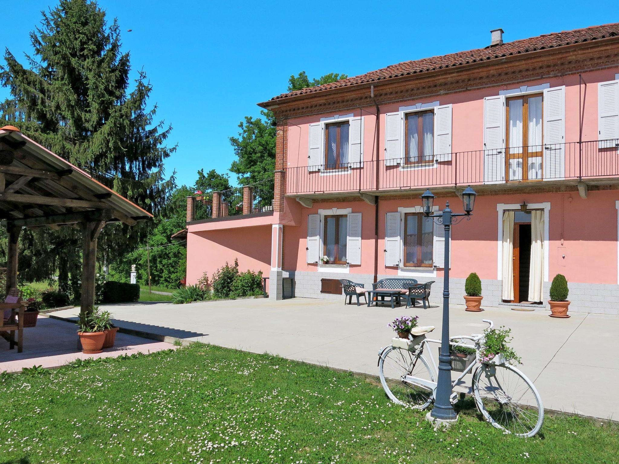 Foto 1 - Casa de 3 quartos em Asti com piscina privada e jardim