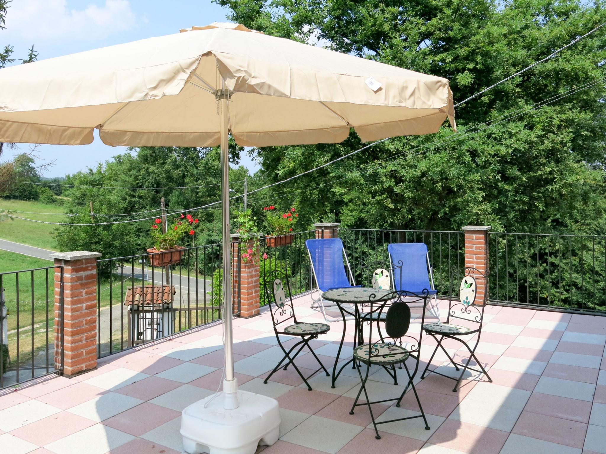 Photo 4 - Maison de 3 chambres à Asti avec piscine privée et jardin