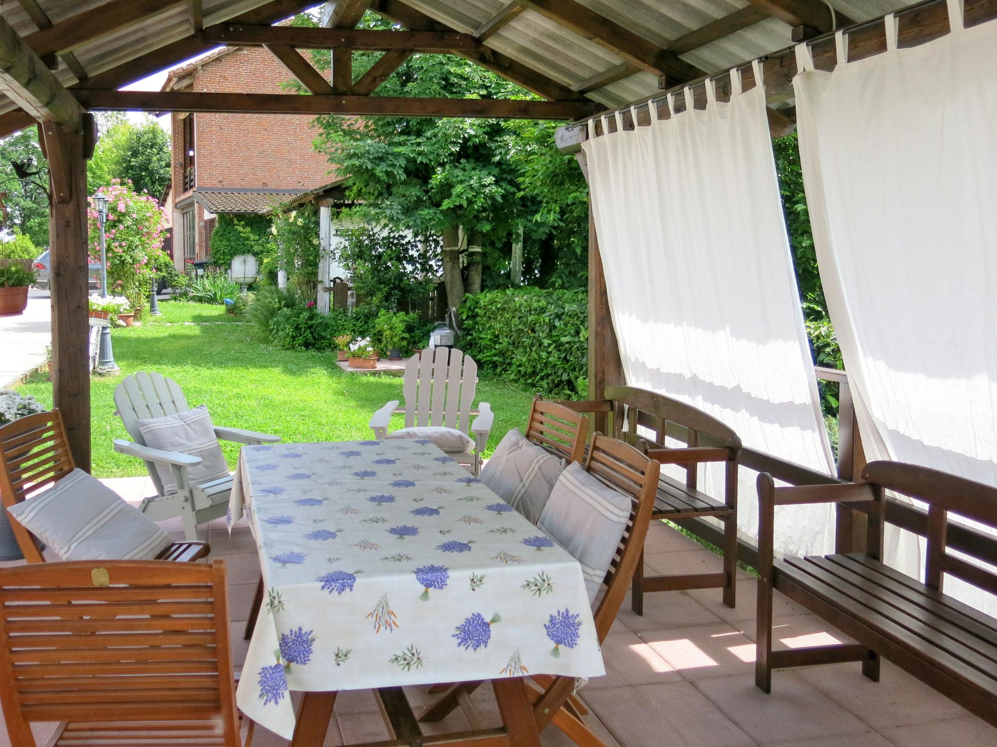 Foto 20 - Casa de 3 habitaciones en Asti con piscina privada y jardín