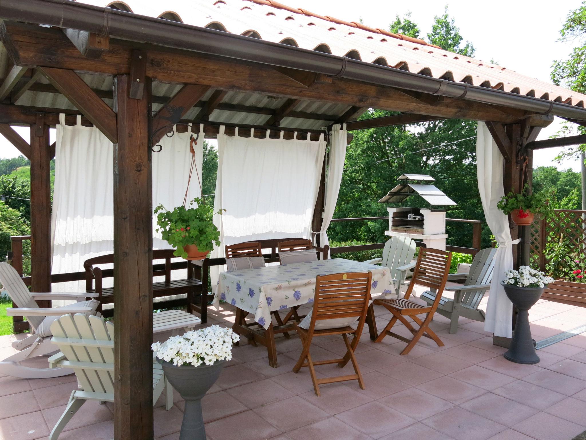 Foto 3 - Casa de 3 quartos em Asti com piscina privada e jardim