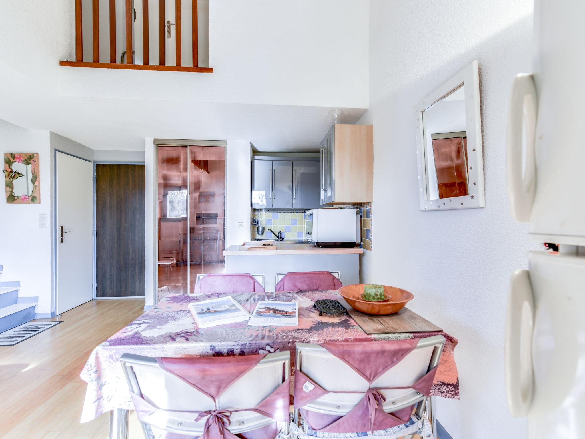 Foto 10 - Appartamento con 1 camera da letto a Cavalaire-sur-Mer con giardino e vista mare