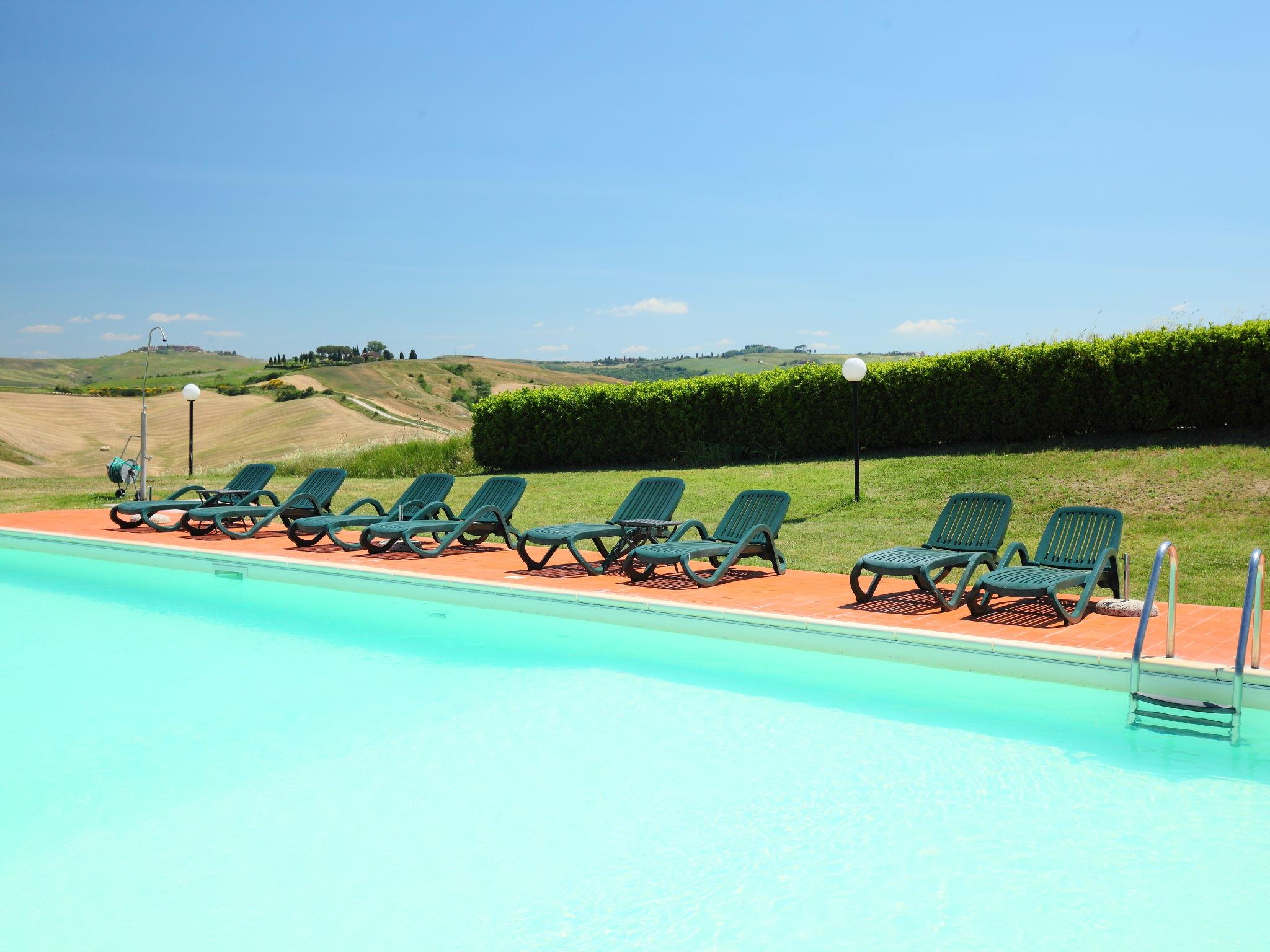 Foto 4 - Casa de 2 quartos em Asciano com piscina e jardim