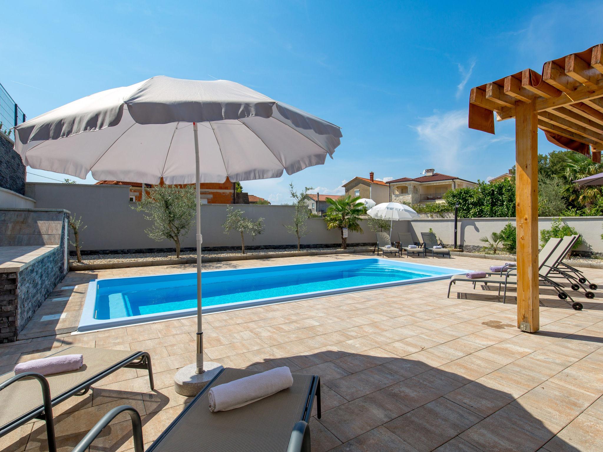 Photo 19 - 4 bedroom House in Krk with private pool and garden