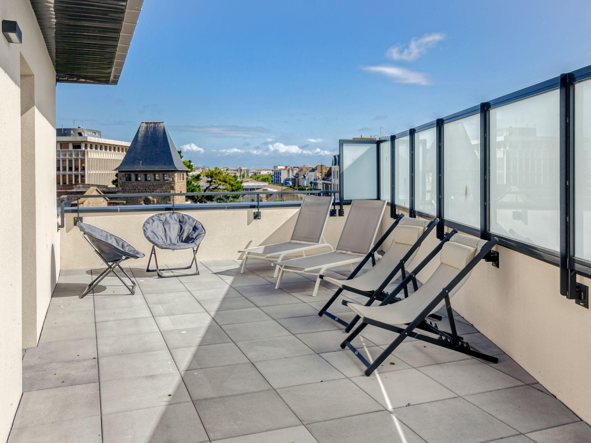 Foto 1 - Apartamento de 3 quartos em Saint-Malo com terraço e vistas do mar