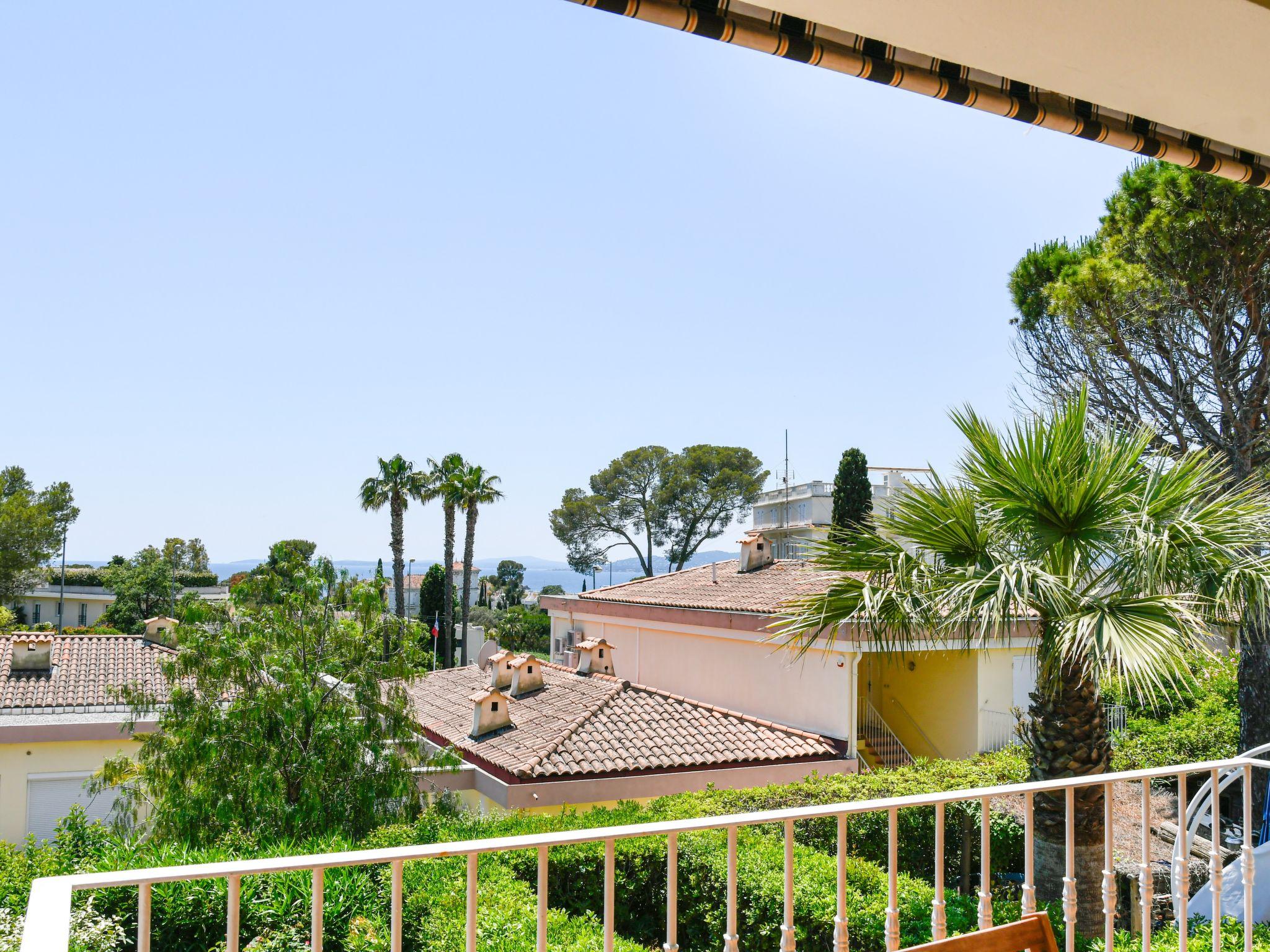 Foto 1 - Apartamento de 1 habitación en Saint-Raphaël con terraza y vistas al mar